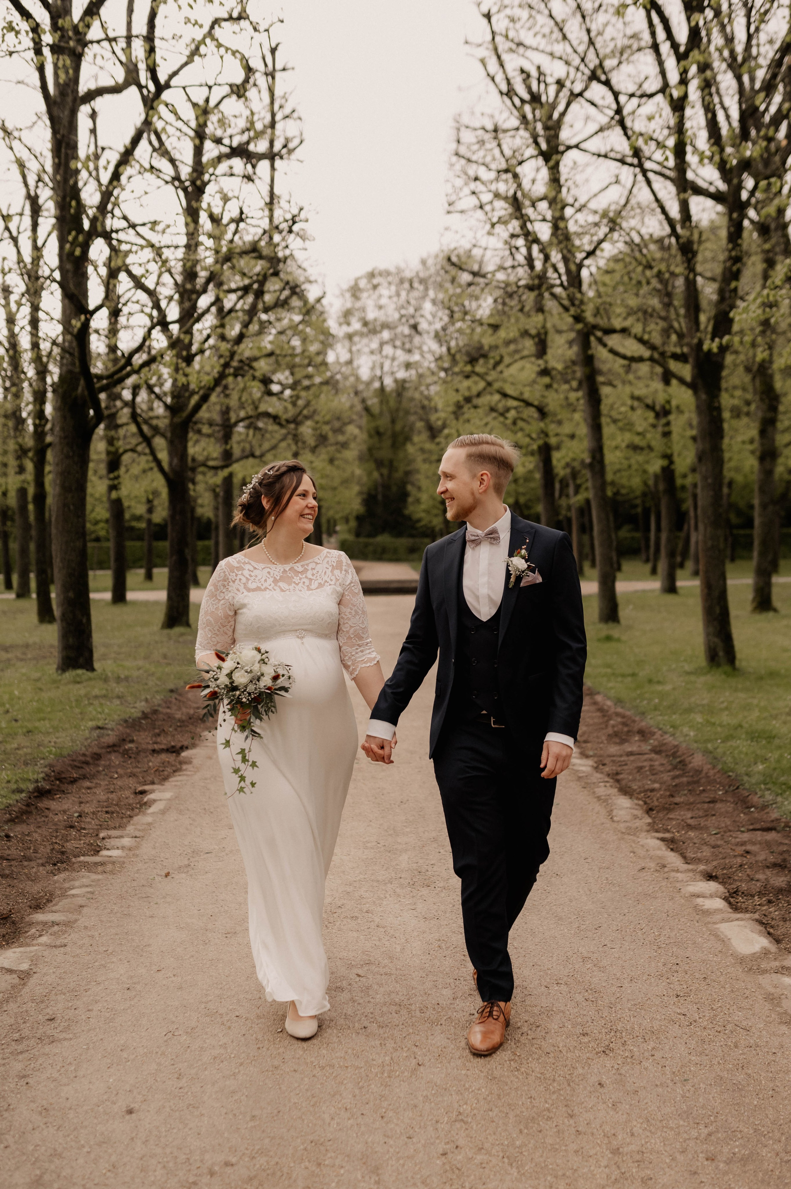 PRE-WEDDING IN HOFGARTEN ANSBACH. Photographer in Nuremberg Irina Mehnert from Ansbach