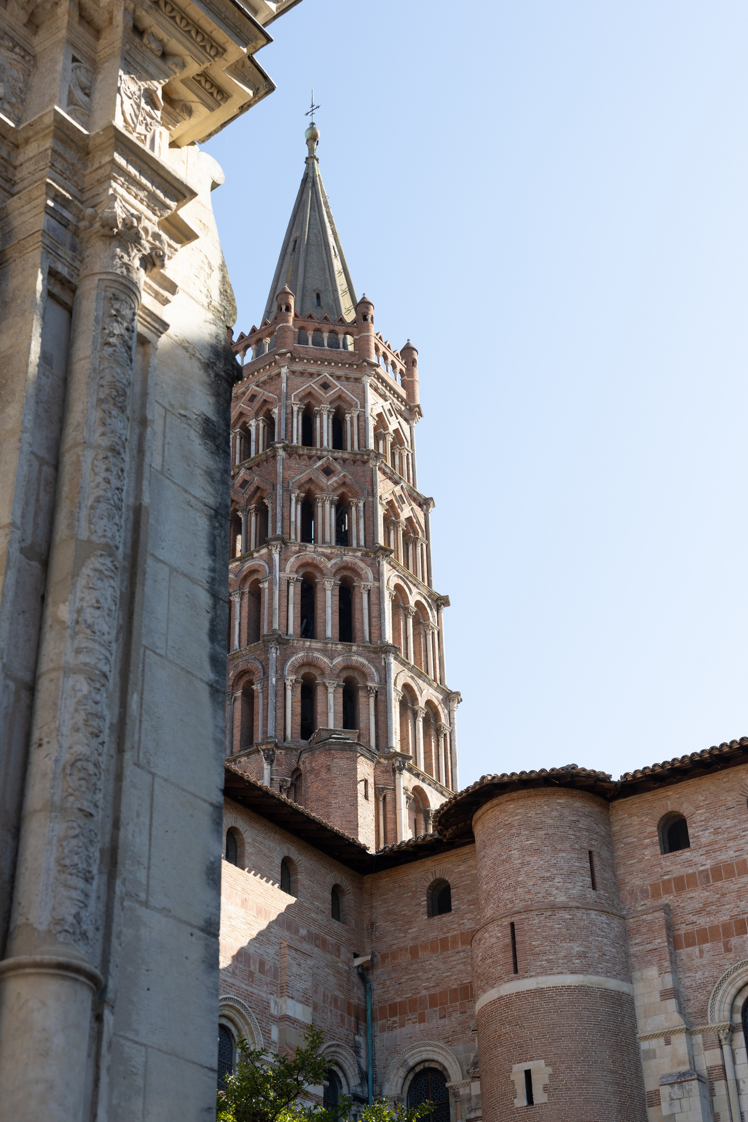 The Baptism of Diana in the Church of Saint-Sernin in Toulouse. Евгения Смирнова — фотограф в Тулузе и юго-западной Франции