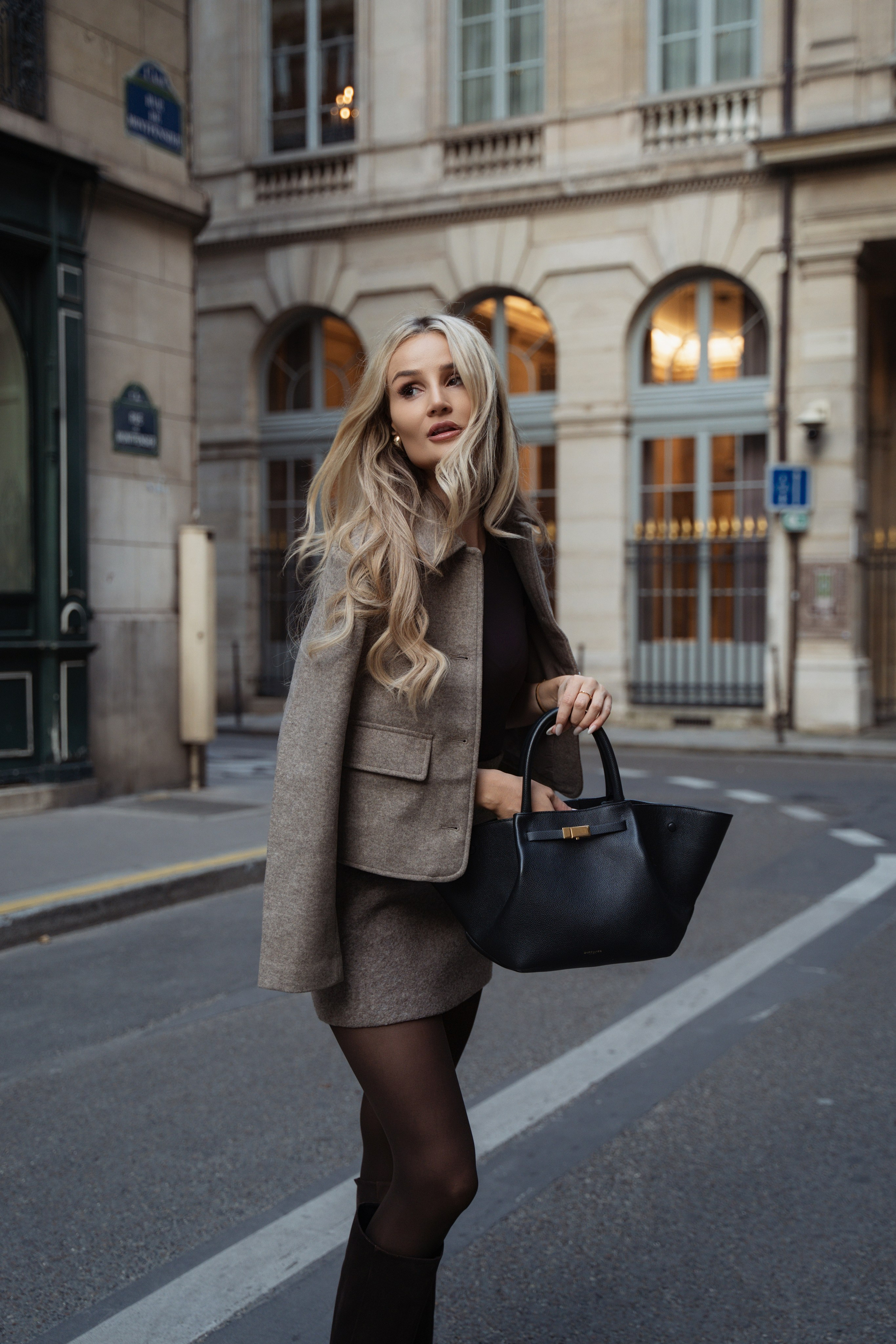 Content shooting. Photographer in Paris Yulia Shkadina | Couples, engagement, pre-wedding, individual photo-shoots in Paris at the best locations