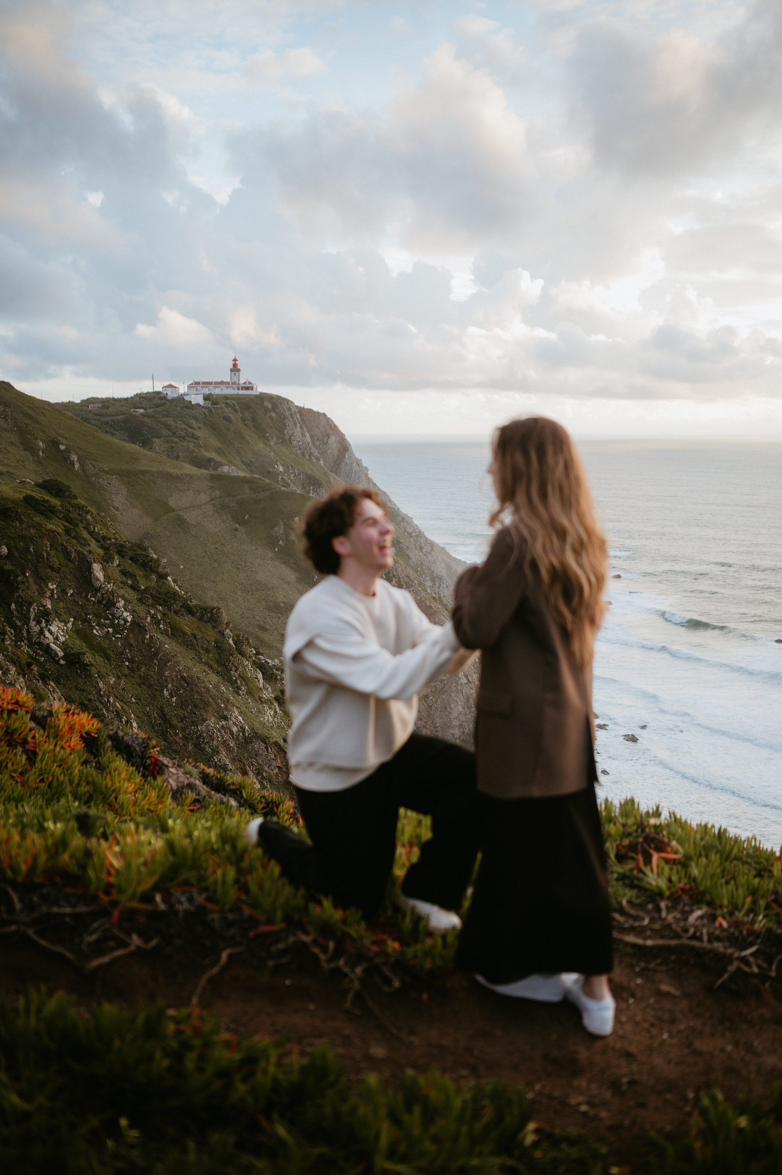 Praia da Ursa – ședință foto de cuplu într-un loc magic din Portugalia. Valentin Melen - fotograf de nunta 🤍