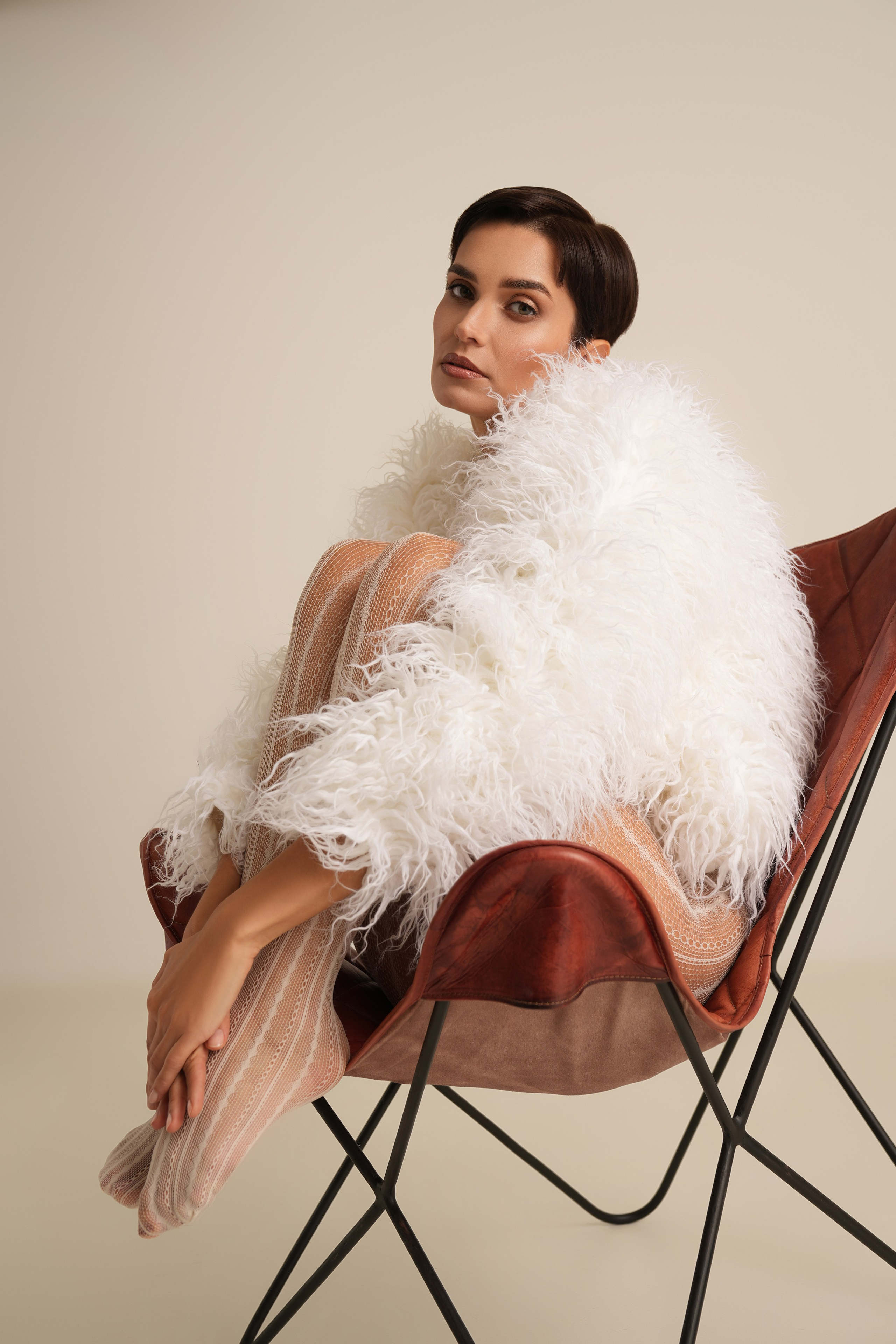 Professioneller Studiofotograf in München – Fotos, Content Creation, Shooting für jeden Anlass. Fotostudio Aesthetic Space in München. Fotostudio mieten ab 1 Stunde