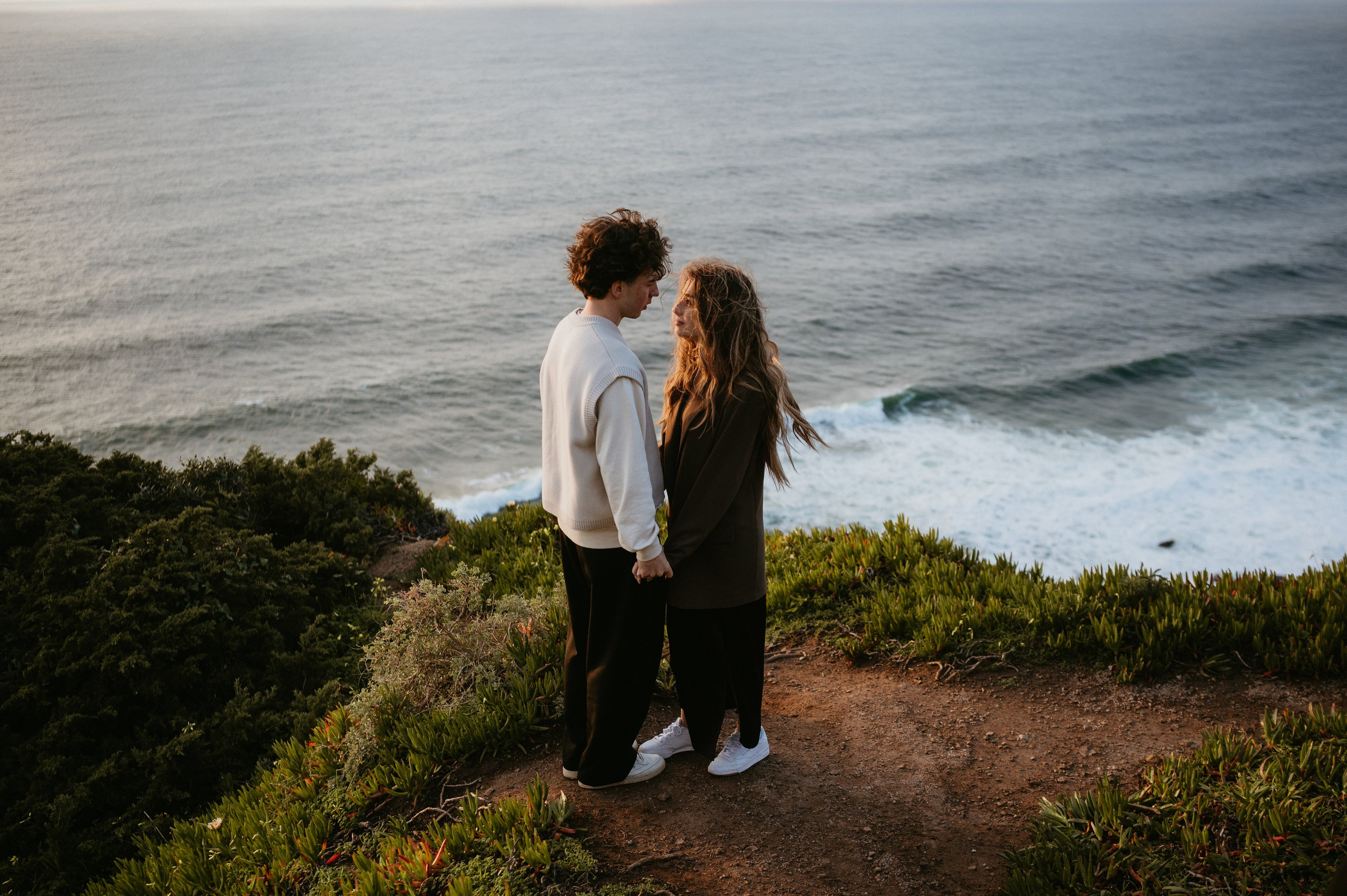 Praia da Ursa – ședință foto de cuplu într-un loc magic din Portugalia. Valentin Melen - fotograf de nunta 🤍