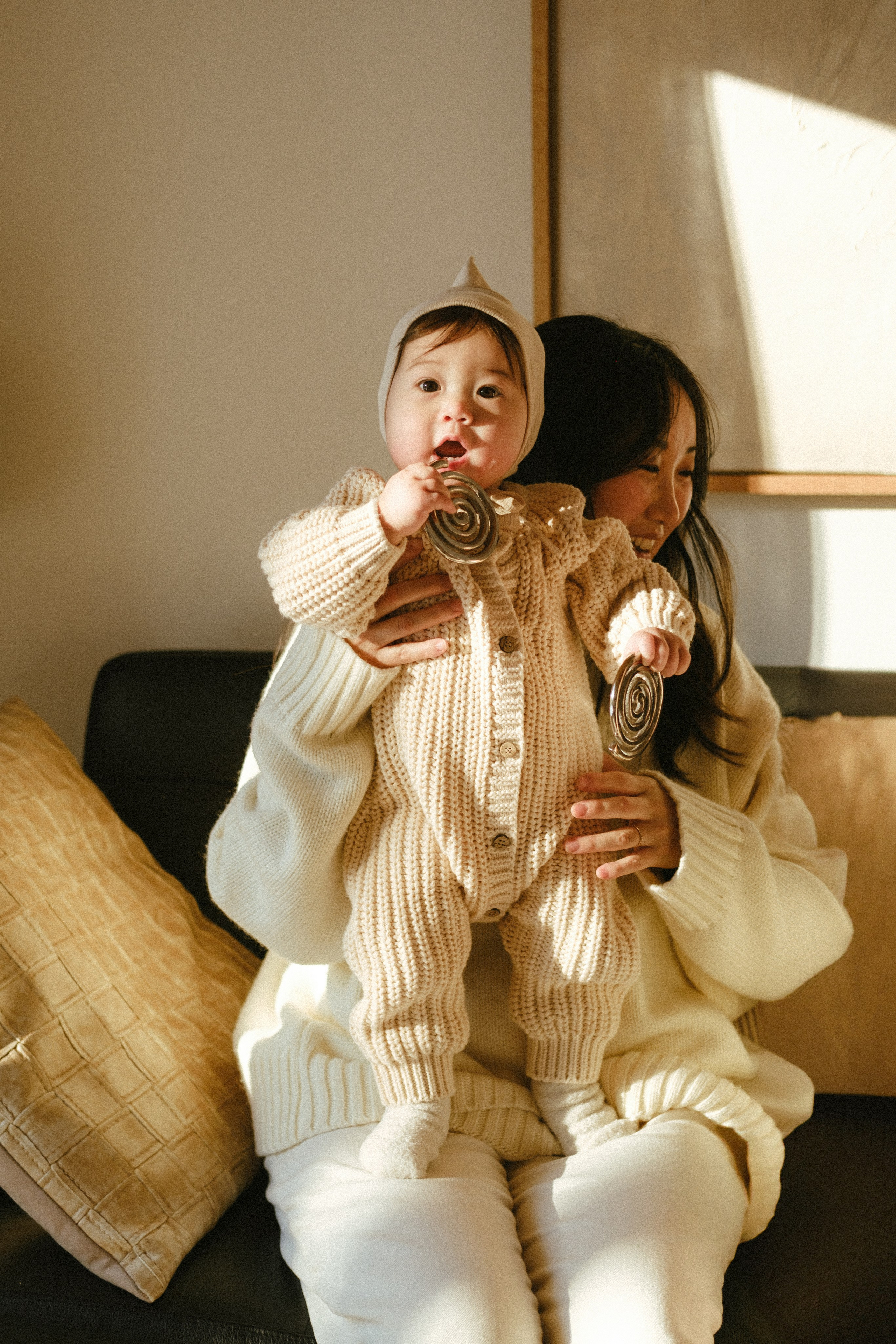 Snowy Family Photo Session at a Cozy Cottage Near Richmond, VA. Family Photographer Anna Dobrovolskaia | Richmond, VA