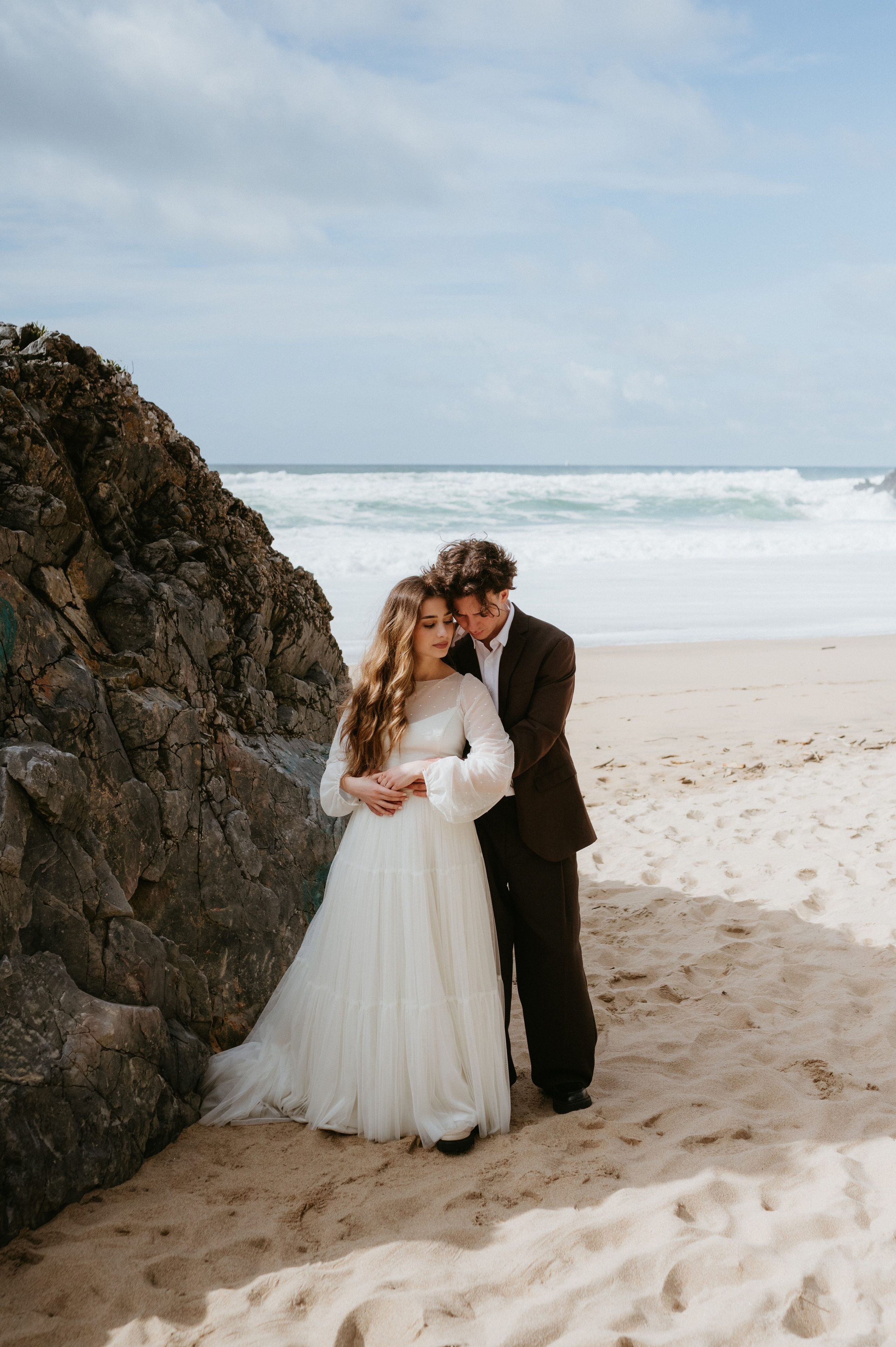 Ședință foto de nuntă pe plaja Adraga – emoție la malul oceanului Atlantic. Valentin Melen — wedding photographer