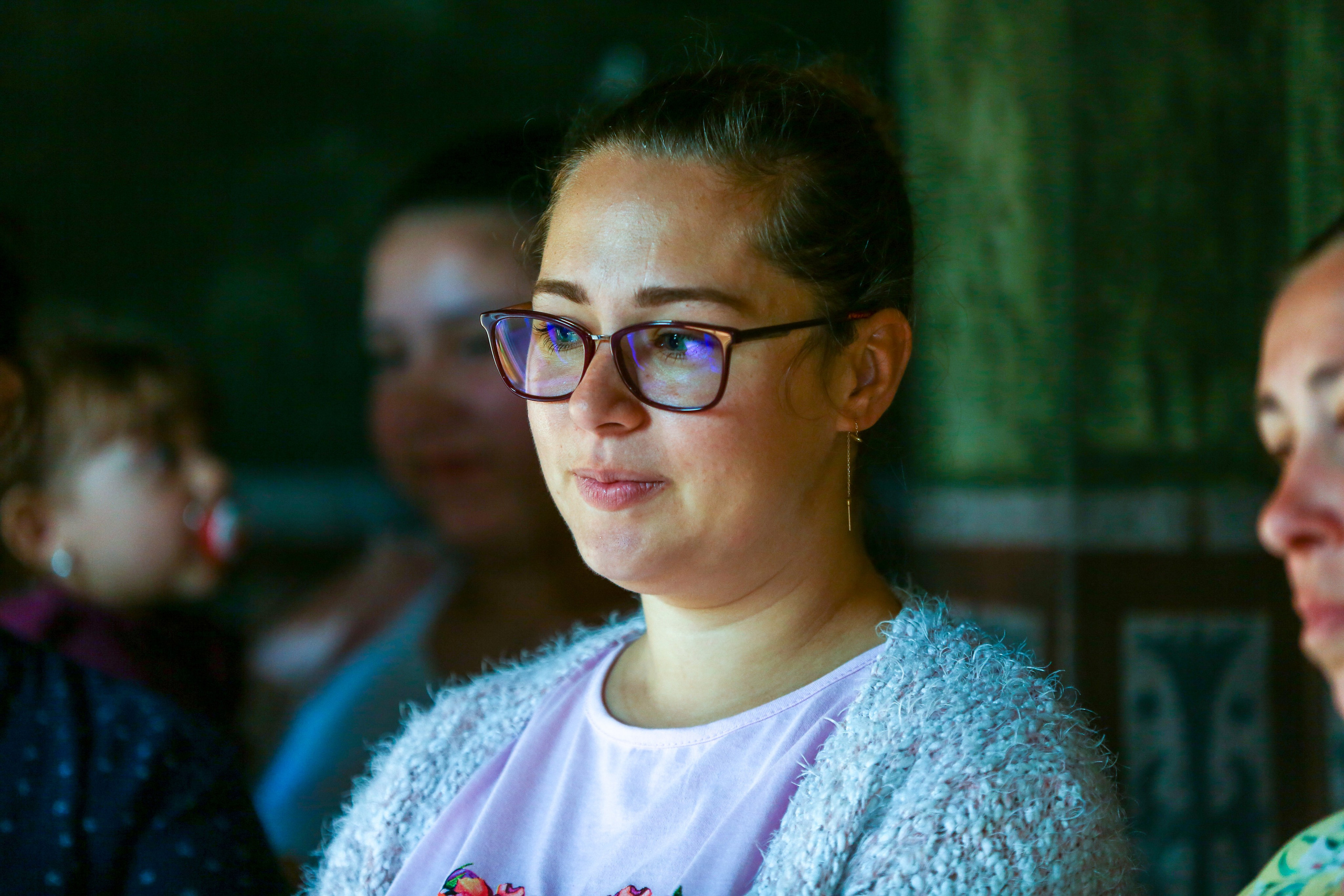 “Bebeluș botezat în biserică, ținut în brațe de nași” • “Detaliu cu lumânarea de botez decorată cu flori albe” • “Părinți emoționați alături de copilul lor la ceremonia de botez” • “Masa festivă de botez cu decor tematic și tort personalizat” • “Momentul în care preotul toarnă apă sfințită pe fruntea bebelușului” “Bebeluș în rochie albă de botez, zâmbind în brațele mamei” • “Detaliu cu cruciulița de botez așezată pe o pernă de satin” • “Părinți și nași aprinzând lumânările în timpul ceremoniei de botez” • “Tort de botez decorat cu figurine tematice și numele copilului” • “Copil botezat dormind liniștit în pătuțul decorat festiv” • “Momentul în care preotul binecuvântează copilul în fața altarului” • “Invitați adunându-se în jurul mesei festive la petrecerea de botez” • “Bebeluș ținând în mână o jucărie personalizată primită la botez” • “Familie fericită pozând împreună după ceremonia de botez” • “Decor tematic cu baloane și flori la locația petrecerii de botez” fotograf Botoșani fotograf evenimente fotograf botez Alin Chirila fotograf alinofotostudio,- Preotul ținându-l pe micuțul Mathias Gabriel la botez, în biserica Înălțarea Domnului, Copălău - Detalii de la botezul lui Mathias – lumânare, trusou și icoană - Familia lui Mathias Gabriel alături de micuț, în ziua botezului - Portret emoționant cu mama și bebelușul în brațe, în biserică,fotograf profesionist evenimente Botoșani, Iași, Suceava, Fălticeni, Bacău, Pașcani, Roman - AlinoFotoStudio by Alin Chirilă - servicii foto nuntă, botez, cununie, ședințe foto creative, albume personalizate, fotografii emoționante și calitative pentru cele mai importante momente din viață,fotograf nuntă Botoșani Alin Chirilă, ședință foto botez Iași - AlinoFotoStudio, servicii fotograf profesionist evenimente Suceava, fotograf cununie civilă Fălticeni - Alin Chirilă, album foto nuntă personalizat Bacău.“Bebeluș botezat în biserică, ținut în brațe de nași” • “Detaliu cu lumânarea de botez decorată cu flori albe” • “Părinți emoționați alături de copilul lor la ceremonia de botez” • “Masa festivă de botez cu decor tematic și tort personalizat” • “Momentul în care preotul toarnă apă sfințită pe fruntea bebelușului” “Bebeluș în rochie albă de botez, zâmbind în brațele mamei” • “Detaliu cu cruciulița de botez așezată pe o pernă de satin” • “Părinți și nași aprinzând lumânările în timpul ceremoniei de botez” • “Tort de botez decorat cu figurine tematice și numele copilului” • “Copil botezat dormind liniștit în pătuțul decorat festiv” • “Momentul în care preotul binecuvântează copilul în fața altarului” • “Invitați adunându-se în jurul mesei festive la petrecerea de botez” • “Bebeluș ținând în mână o jucărie personalizată primită la botez” • “Familie fericită pozând împreună după ceremonia de botez” • “Decor tematic cu baloane și flori la locația petrecerii de botez” fotograf Botoșani fotograf evenimente fotograf botez Alin Chirila fotograf alinofotostudio.fotograf botez Amelis Maria, fotografie botez Botoșani, fotograf Alin Chirilă, amintiri botez, fotografii botez, botez Amelis Maria, fotograf copii, fotografie botez în Botoșani,