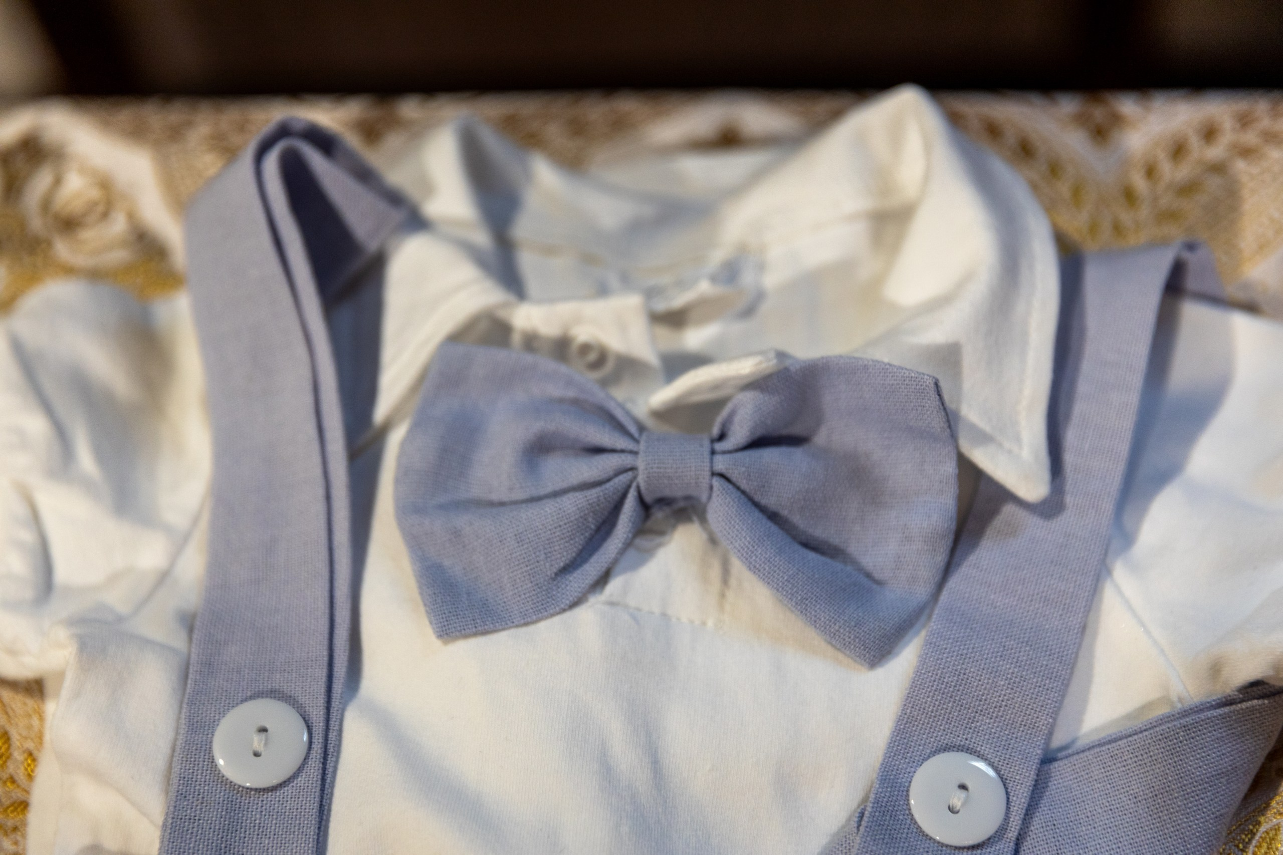 fotograf botez , fotografie botez Botoșani, fotograf Alin Chirilă, amintiri botez, fotografii botez, botez Miruna Parascheva, fotograf copii, fotografie botez în Botoșani-alt="botez , fotografie botez Alin Chirilă, amintiri botez, fotografii emoționante botez Botoșani"-- fotografii-botez-bebelus- amintiri-botez-micuț- moment-sfânt-crestinare- fotografie-emotionanta-botez- detalii-botez-bebelusi- parinti-fericiti-la-botez- fotograf-botez-profesionist- botez-in-biserica-ortodoxa- micuț-botezat-cu-emoție- zâmbete-și-lacrimi-la-botez- bebeluș-la-cristelniță- decor-botez-colorat- botez-cu-dragoste-și-credință- emotie-pura-la-botez- fotograf-botez-botosani- botez-iasi-suceava-fotograf- amintiri-nepretuite-botez-- Preotul ținându-l pe micuțul Mathias Gabriel la botez, în biserica Înălțarea Domnului, Copălău - Detalii de la botezul lui Mathias – lumânare, trusou și icoană - Familia lui Mathias Gabriel alături de micuț, în ziua botezului - Portret emoționant cu mama și bebelușul în brațe, în biserică,fotograf profesionist evenimente Botoșani, Iași, Suceava, Fălticeni, Bacău, Pașcani, Roman - AlinoFotoStudio by Alin Chirilă - servicii foto nuntă, botez, cununie, ședințe foto creative, albume personalizate, fotografii emoționante și calitative pentru cele mai importante momente din viață,fotograf nuntă Botoșani Alin Chirilă, ședință foto botez Iași - AlinoFotoStudio, servicii fotograf profesionist evenimente Suceava, fotograf cununie civilă Fălticeni - Alin Chirilă, album foto nuntă personalizat Bacău.“Bebeluș botezat în biserică, ținut în brațe de nași” • “Detaliu cu lumânarea de botez decorată cu flori albe” • “Părinți emoționați alături de copilul lor la ceremonia de botez” • “Masa festivă de botez cu decor tematic și tort personalizat” • “Momentul în care preotul toarnă apă sfințită pe fruntea bebelușului” “Bebeluș în rochie albă de botez, zâmbind în brațele mamei” • “Detaliu cu cruciulița de botez așezată pe o pernă de satin” • “Părinți și nași aprinzând lumânările în timpul ceremoniei de botez” • “Tort de botez decorat cu figurine tematice și numele copilului” • “Copil botezat dormind liniștit în pătuțul decorat festiv” • “Momentul în care preotul binecuvântează copilul în fața altarului” • “Invitați adunându-se în jurul mesei festive la petrecerea de botez” • “Bebeluș ținând în mână o jucărie personalizată primită la botez” • “Familie fericită pozând împreună după ceremonia de botez” • “Decor tematic cu baloane și flori la locația petrecerii de botez” fotograf Botoșani fotograf evenimente fotograf botez Alin Chirila fotograf alinofotostudio.fotograf botez Amelis Maria, fotografie botez Botoșani, fotograf Alin Chirilă, amintiri botez, fotografii botez, botez Amelis Maria, fotograf copii, fotografie botez în Botoșani,