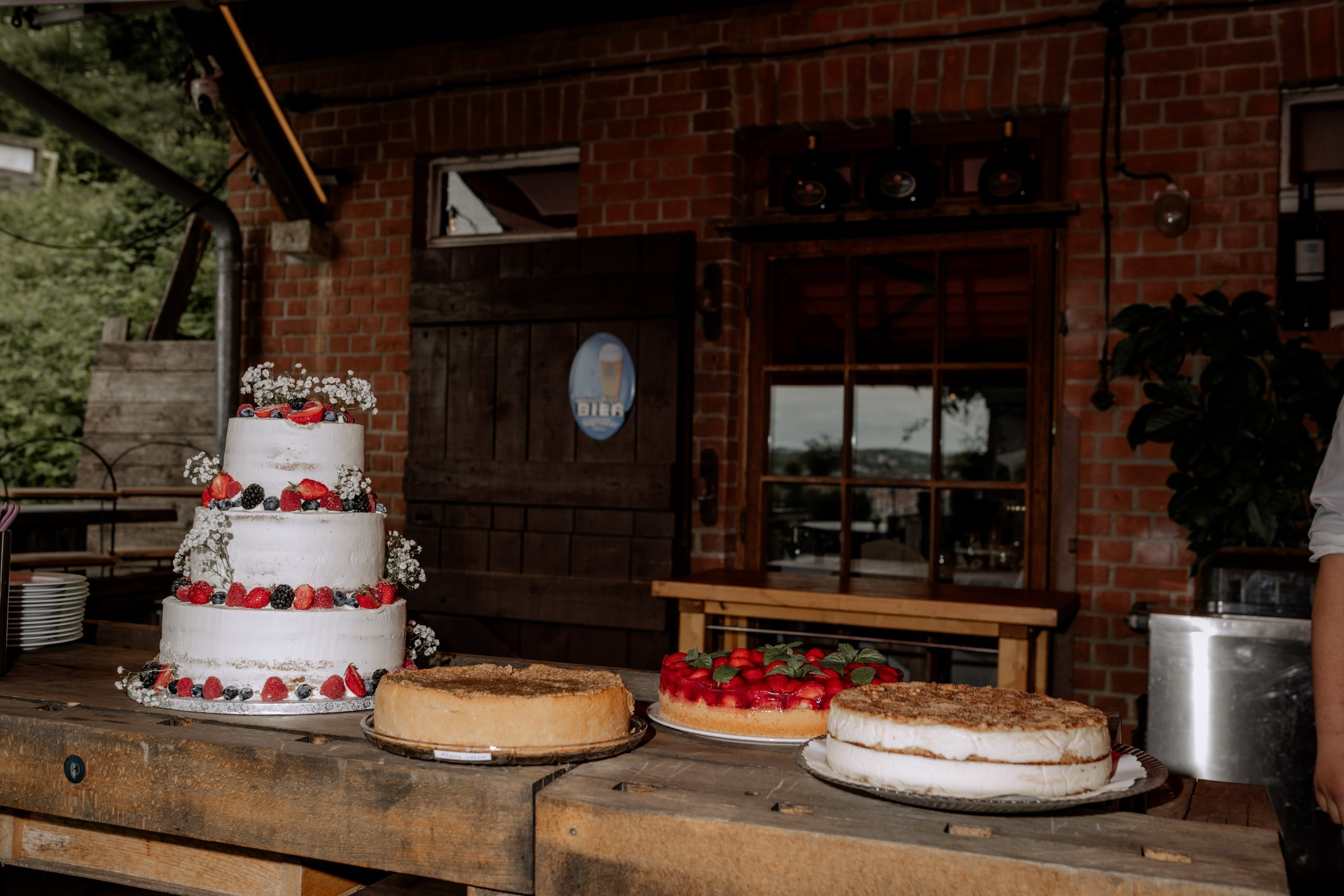 Chom & Kevin | Romantische Hochzeitsbilder in Würzburg – Hochzeitsfotografin Anna Saribekyan. Anna Saribekyan – Beste Hochzeitsfotografin in Würzburg, Top 10 in Deutschland