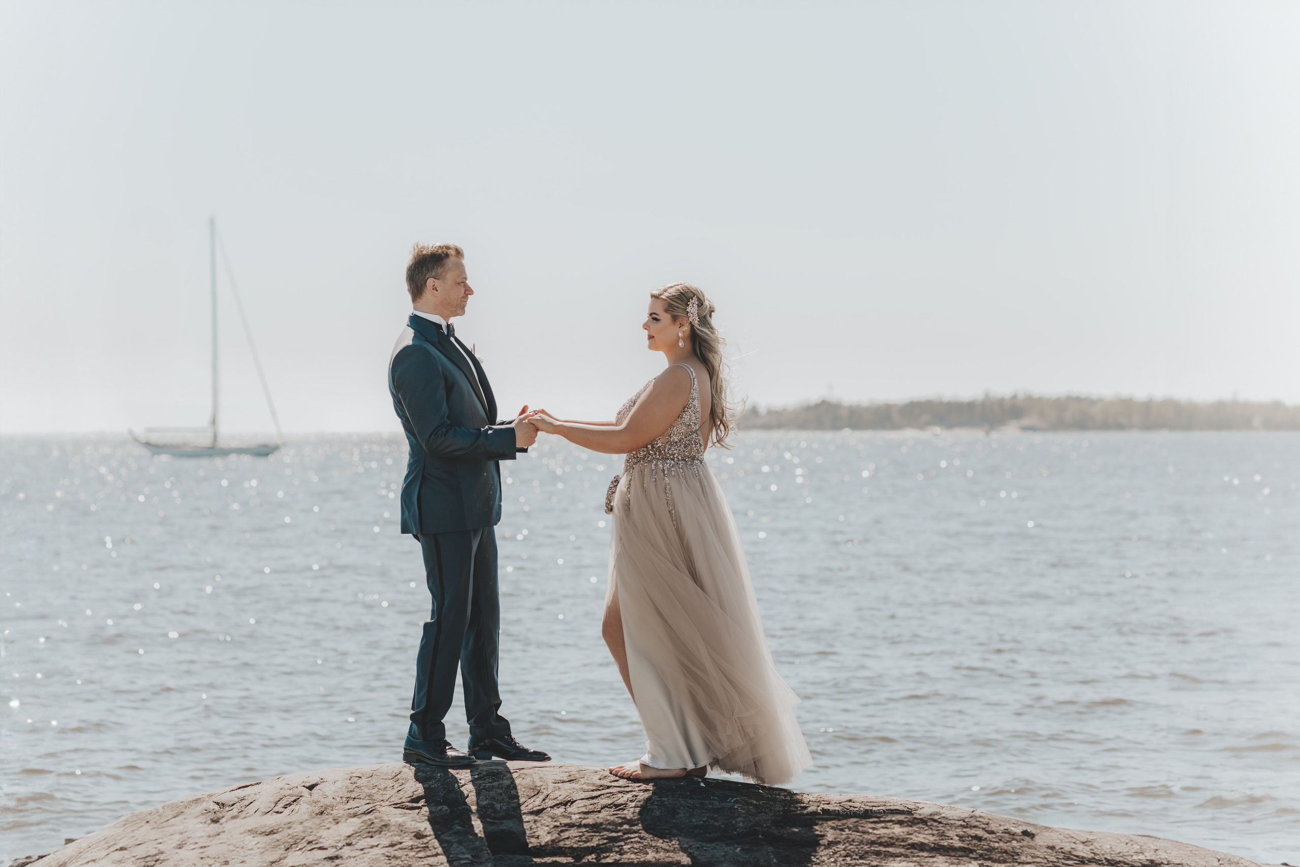 Hinnasto. Valokuvausta Helsingissä, Uudella Maalla ja muualla Suomessa. Olen valokuvaaja, joka kuvaa hääkuvia ja tapahtumia