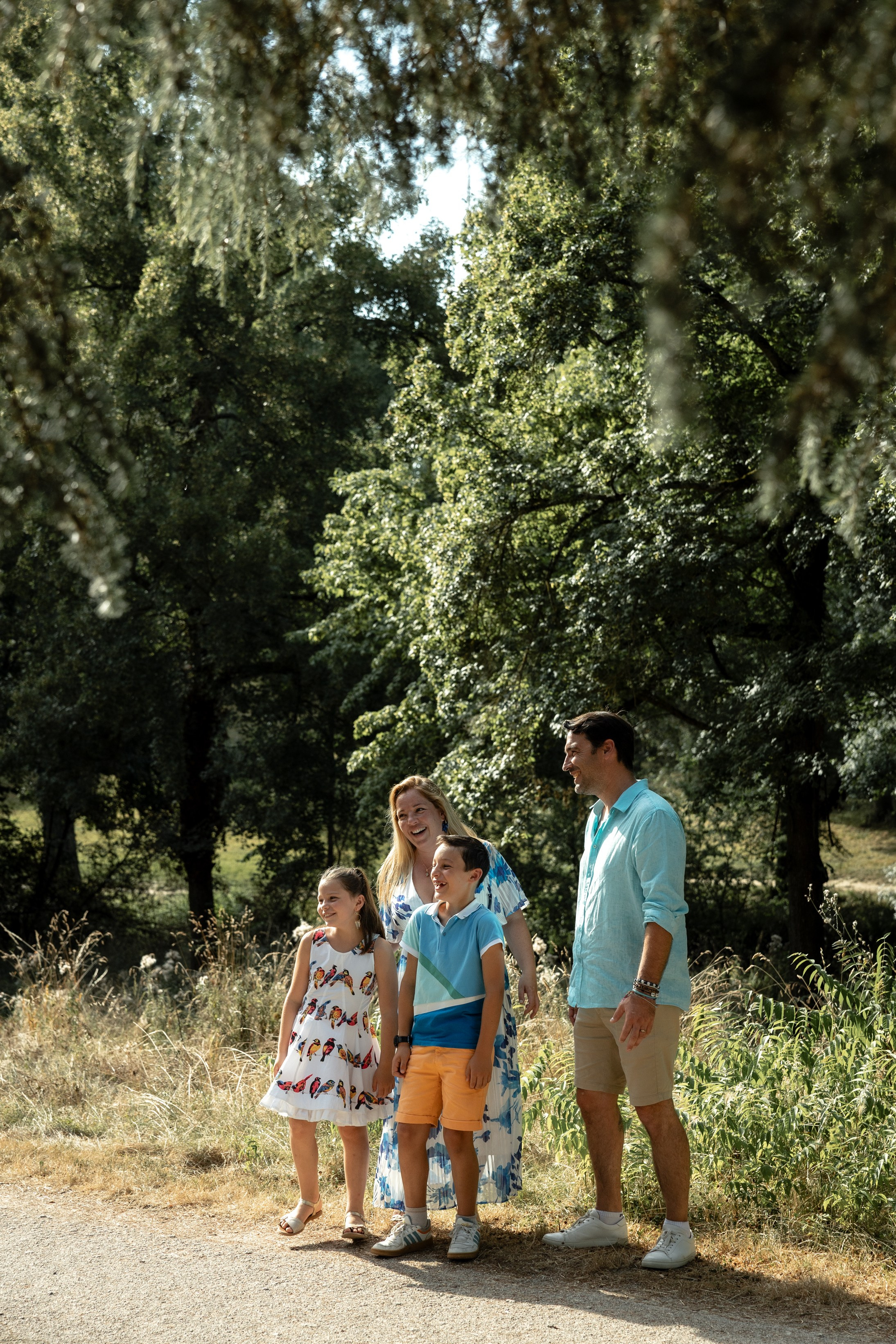 Family photoshoot in Parc du Cabirol, Colomiers. Eugenie Smirnova — wedding, corporate and lifestyle photographer in Toulouse and Southwest France