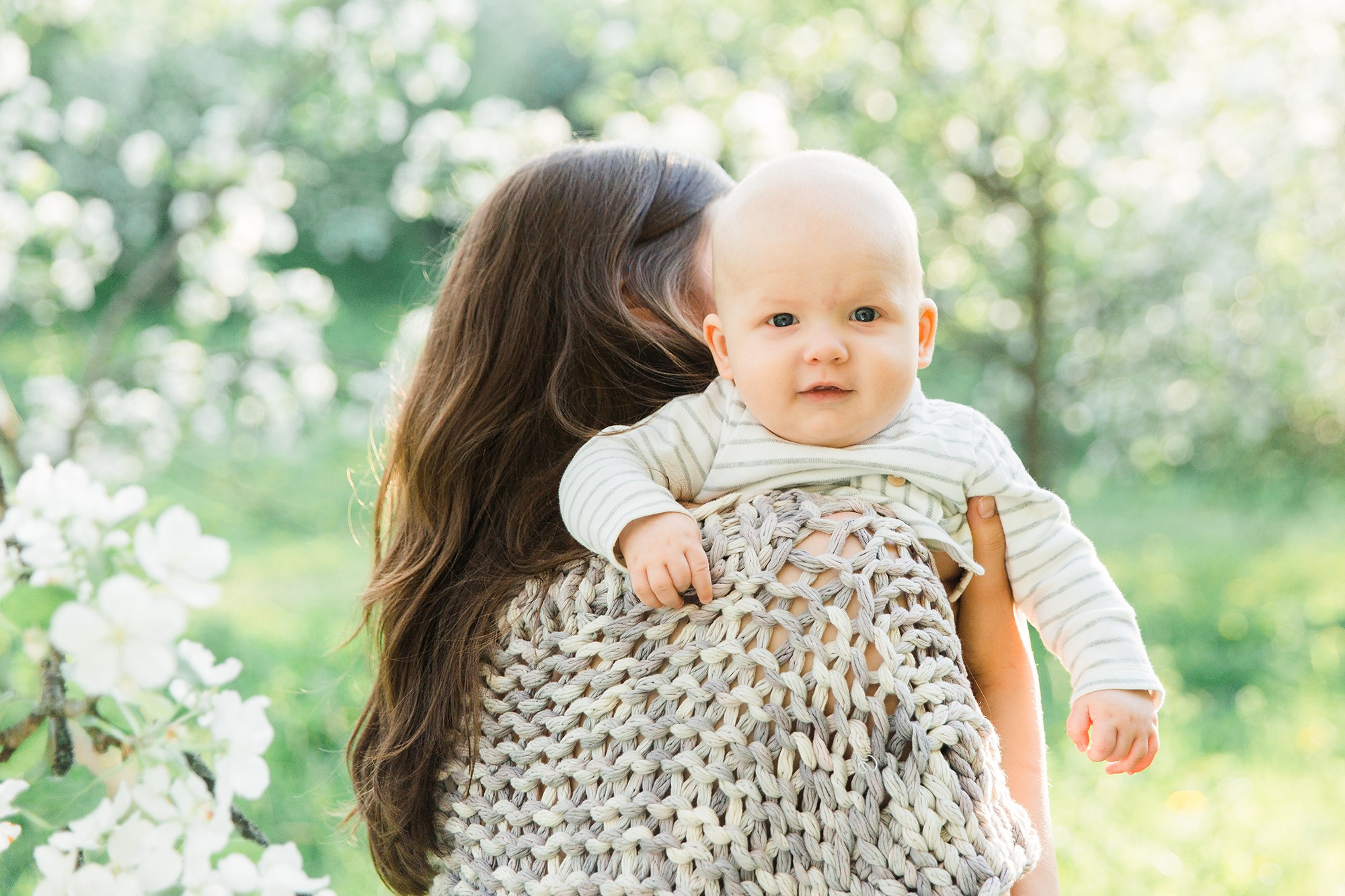 vauvakuvaus Malminkartanon omenatarhassa