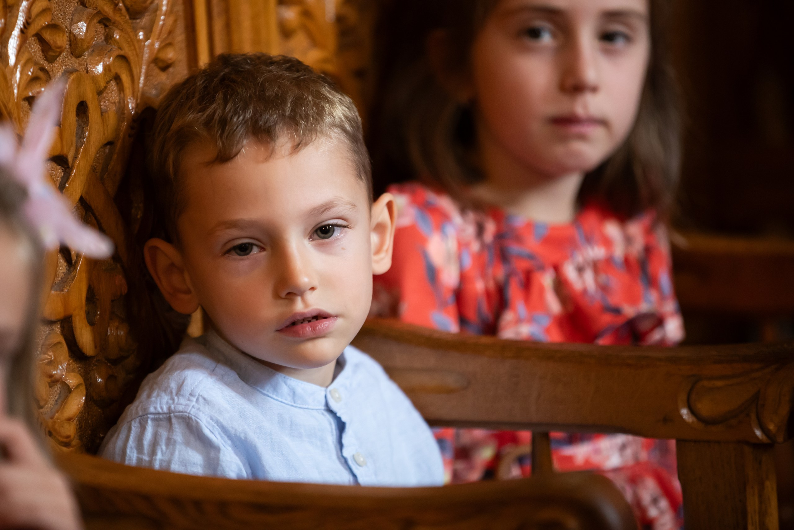 fotograf botez , fotografie botez Botoșani, fotograf Alin Chirilă, amintiri botez, fotografii botez, botez Miruna Parascheva, fotograf copii, fotografie botez în Botoșani-alt="botez , fotografie botez Alin Chirilă, amintiri botez, fotografii emoționante botez Botoșani"-- fotografii-botez-bebelus- amintiri-botez-micuț- moment-sfânt-crestinare- fotografie-emotionanta-botez- detalii-botez-bebelusi- parinti-fericiti-la-botez- fotograf-botez-profesionist- botez-in-biserica-ortodoxa- micuț-botezat-cu-emoție- zâmbete-și-lacrimi-la-botez- bebeluș-la-cristelniță- decor-botez-colorat- botez-cu-dragoste-și-credință- emotie-pura-la-botez- fotograf-botez-botosani- botez-iasi-suceava-fotograf- amintiri-nepretuite-botez-- Preotul ținându-l pe micuțul Mathias Gabriel la botez, în biserica Înălțarea Domnului, Copălău - Detalii de la botezul lui Mathias – lumânare, trusou și icoană - Familia lui Mathias Gabriel alături de micuț, în ziua botezului - Portret emoționant cu mama și bebelușul în brațe, în biserică,fotograf profesionist evenimente Botoșani, Iași, Suceava, Fălticeni, Bacău, Pașcani, Roman - AlinoFotoStudio by Alin Chirilă - servicii foto nuntă, botez, cununie, ședințe foto creative, albume personalizate, fotografii emoționante și calitative pentru cele mai importante momente din viață,fotograf nuntă Botoșani Alin Chirilă, ședință foto botez Iași - AlinoFotoStudio, servicii fotograf profesionist evenimente Suceava, fotograf cununie civilă Fălticeni - Alin Chirilă, album foto nuntă personalizat Bacău.“Bebeluș botezat în biserică, ținut în brațe de nași” • “Detaliu cu lumânarea de botez decorată cu flori albe” • “Părinți emoționați alături de copilul lor la ceremonia de botez” • “Masa festivă de botez cu decor tematic și tort personalizat” • “Momentul în care preotul toarnă apă sfințită pe fruntea bebelușului” “Bebeluș în rochie albă de botez, zâmbind în brațele mamei” • “Detaliu cu cruciulița de botez așezată pe o pernă de satin” • “Părinți și nași aprinzând lumânările în timpul ceremoniei de botez” • “Tort de botez decorat cu figurine tematice și numele copilului” • “Copil botezat dormind liniștit în pătuțul decorat festiv” • “Momentul în care preotul binecuvântează copilul în fața altarului” • “Invitați adunându-se în jurul mesei festive la petrecerea de botez” • “Bebeluș ținând în mână o jucărie personalizată primită la botez” • “Familie fericită pozând împreună după ceremonia de botez” • “Decor tematic cu baloane și flori la locația petrecerii de botez” fotograf Botoșani fotograf evenimente fotograf botez Alin Chirila fotograf alinofotostudio.fotograf botez Amelis Maria, fotografie botez Botoșani, fotograf Alin Chirilă, amintiri botez, fotografii botez, botez Amelis Maria, fotograf copii, fotografie botez în Botoșani,