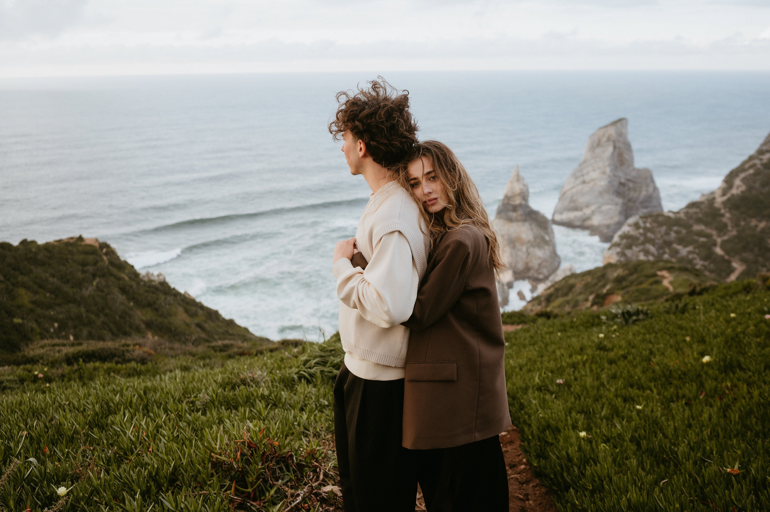 Praia da Ursa – ședință foto de cuplu într-un loc magic din Portugalia. Valentin Melen - fotograf de nunta 🤍