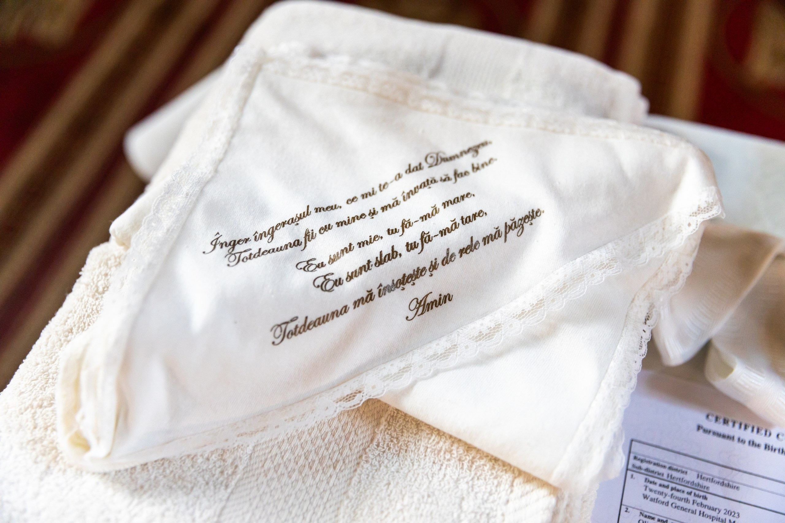 fotograf botez , fotografie botez Botoșani, fotograf Alin Chirilă, amintiri botez, fotografii botez, botez Miruna Parascheva, fotograf copii, fotografie botez în Botoșani-alt="botez , fotografie botez Alin Chirilă, amintiri botez, fotografii emoționante botez Botoșani"-- fotografii-botez-bebelus- amintiri-botez-micuț- moment-sfânt-crestinare- fotografie-emotionanta-botez- detalii-botez-bebelusi- parinti-fericiti-la-botez- fotograf-botez-profesionist- botez-in-biserica-ortodoxa- micuț-botezat-cu-emoție- zâmbete-și-lacrimi-la-botez- bebeluș-la-cristelniță- decor-botez-colorat- botez-cu-dragoste-și-credință- emotie-pura-la-botez- fotograf-botez-botosani- botez-iasi-suceava-fotograf- amintiri-nepretuite-botez-- Preotul ținându-l pe micuțul Mathias Gabriel la botez, în biserica Înălțarea Domnului, Copălău - Detalii de la botezul lui Mathias – lumânare, trusou și icoană - Familia lui Mathias Gabriel alături de micuț, în ziua botezului - Portret emoționant cu mama și bebelușul în brațe, în biserică,fotograf profesionist evenimente Botoșani, Iași, Suceava, Fălticeni, Bacău, Pașcani, Roman - AlinoFotoStudio by Alin Chirilă - servicii foto nuntă, botez, cununie, ședințe foto creative, albume personalizate, fotografii emoționante și calitative pentru cele mai importante momente din viață,fotograf nuntă Botoșani Alin Chirilă, ședință foto botez Iași - AlinoFotoStudio, servicii fotograf profesionist evenimente Suceava, fotograf cununie civilă Fălticeni - Alin Chirilă, album foto nuntă personalizat Bacău.“Bebeluș botezat în biserică, ținut în brațe de nași” • “Detaliu cu lumânarea de botez decorată cu flori albe” • “Părinți emoționați alături de copilul lor la ceremonia de botez” • “Masa festivă de botez cu decor tematic și tort personalizat” • “Momentul în care preotul toarnă apă sfințită pe fruntea bebelușului” “Bebeluș în rochie albă de botez, zâmbind în brațele mamei” • “Detaliu cu cruciulița de botez așezată pe o pernă de satin” • “Părinți și nași aprinzând lumânările în timpul ceremoniei de botez” • “Tort de botez decorat cu figurine tematice și numele copilului” • “Copil botezat dormind liniștit în pătuțul decorat festiv” • “Momentul în care preotul binecuvântează copilul în fața altarului” • “Invitați adunându-se în jurul mesei festive la petrecerea de botez” • “Bebeluș ținând în mână o jucărie personalizată primită la botez” • “Familie fericită pozând împreună după ceremonia de botez” • “Decor tematic cu baloane și flori la locația petrecerii de botez” fotograf Botoșani fotograf evenimente fotograf botez Alin Chirila fotograf alinofotostudio.fotograf botez Amelis Maria, fotografie botez Botoșani, fotograf Alin Chirilă, amintiri botez, fotografii botez, botez Amelis Maria, fotograf copii, fotografie botez în Botoșani,