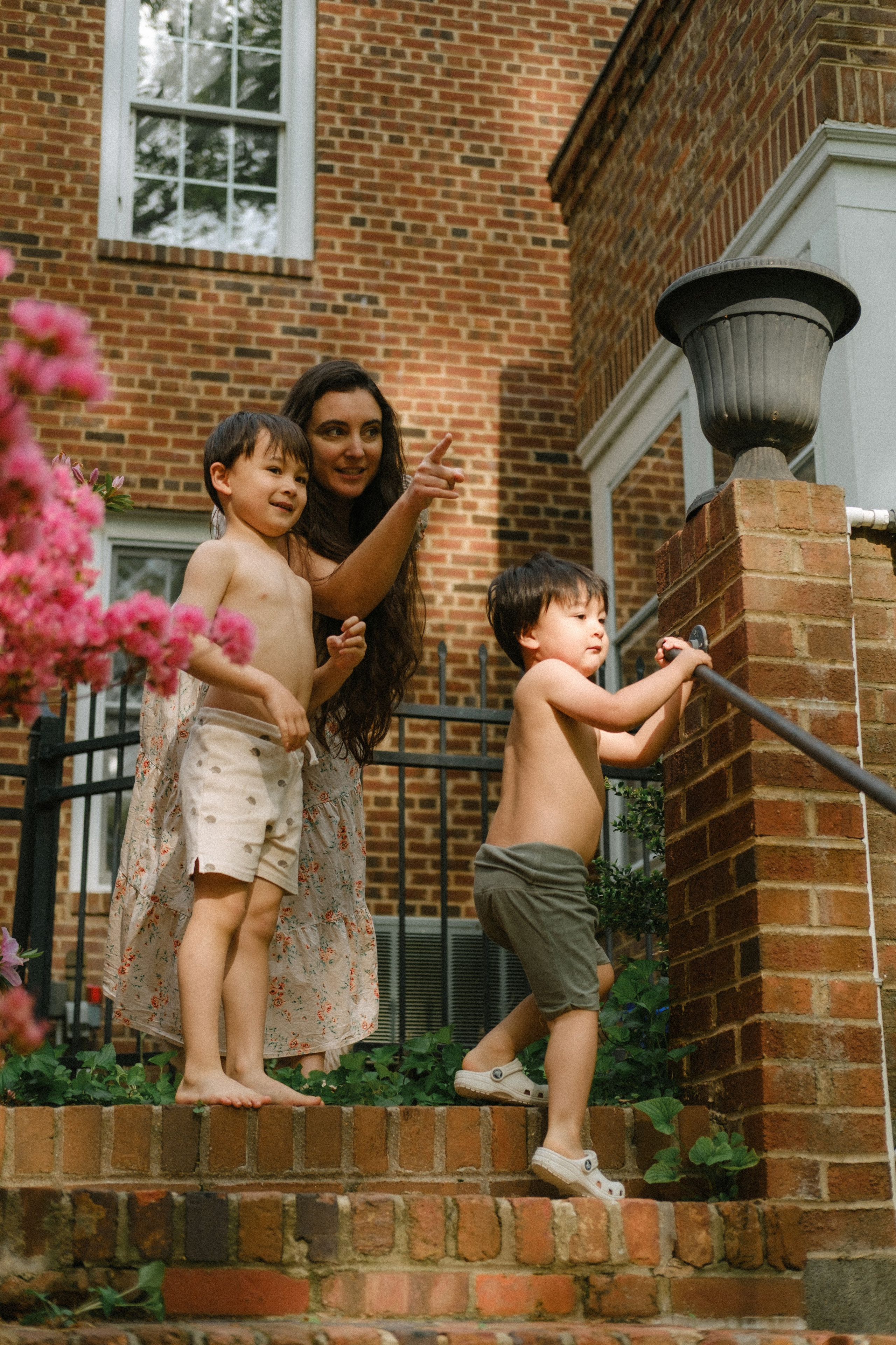 Cozy In-Home Family Photo Session in a Historic Richmond Victorian Home. Family Photographer Anna Dobrovolskaia | Richmond, VA