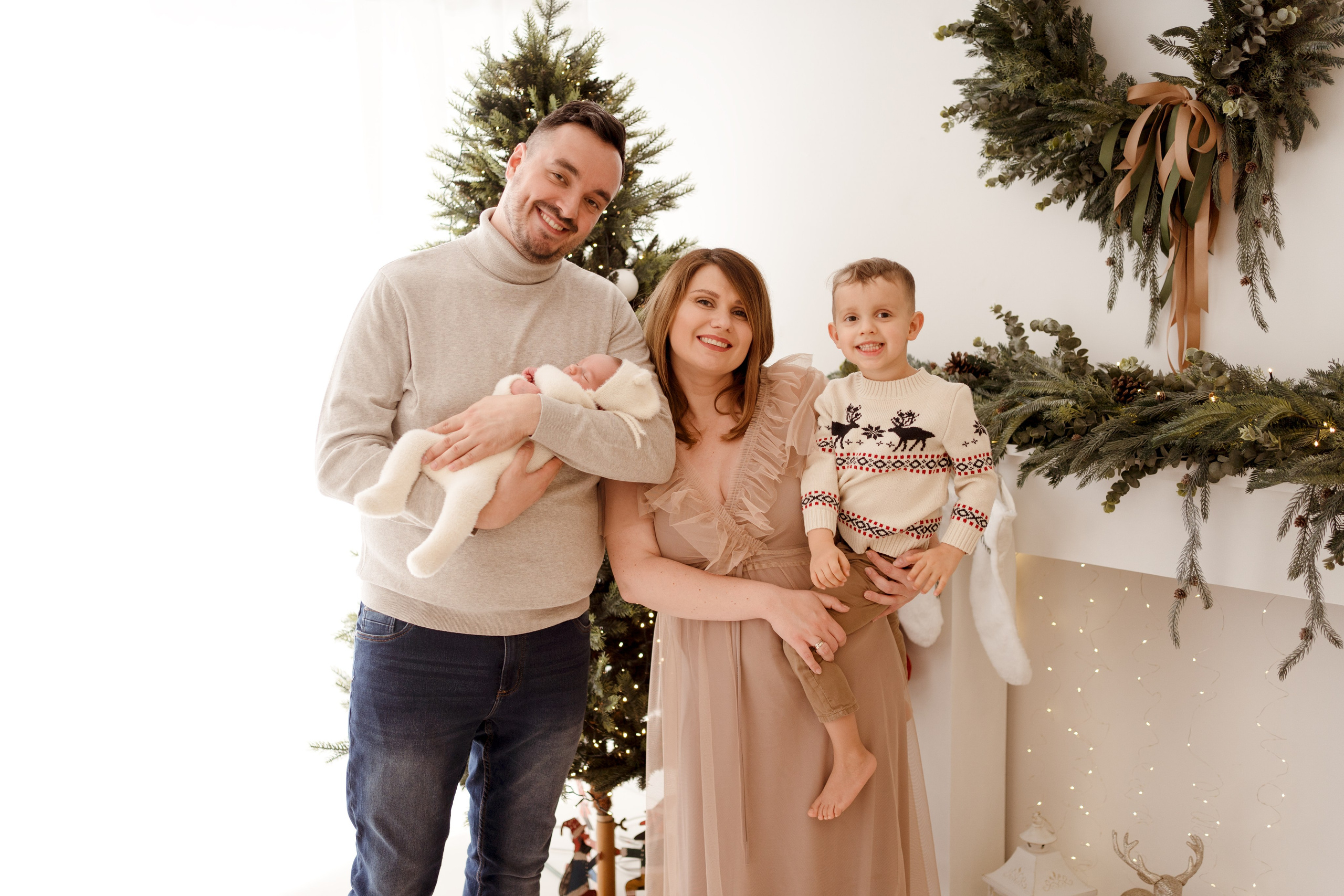 Sesja noworodkowa w świątecznym wydaniu. Fotograf Łódź - sesja ciążowa, noworodkowa, dziecięca. Studio w Łodzi