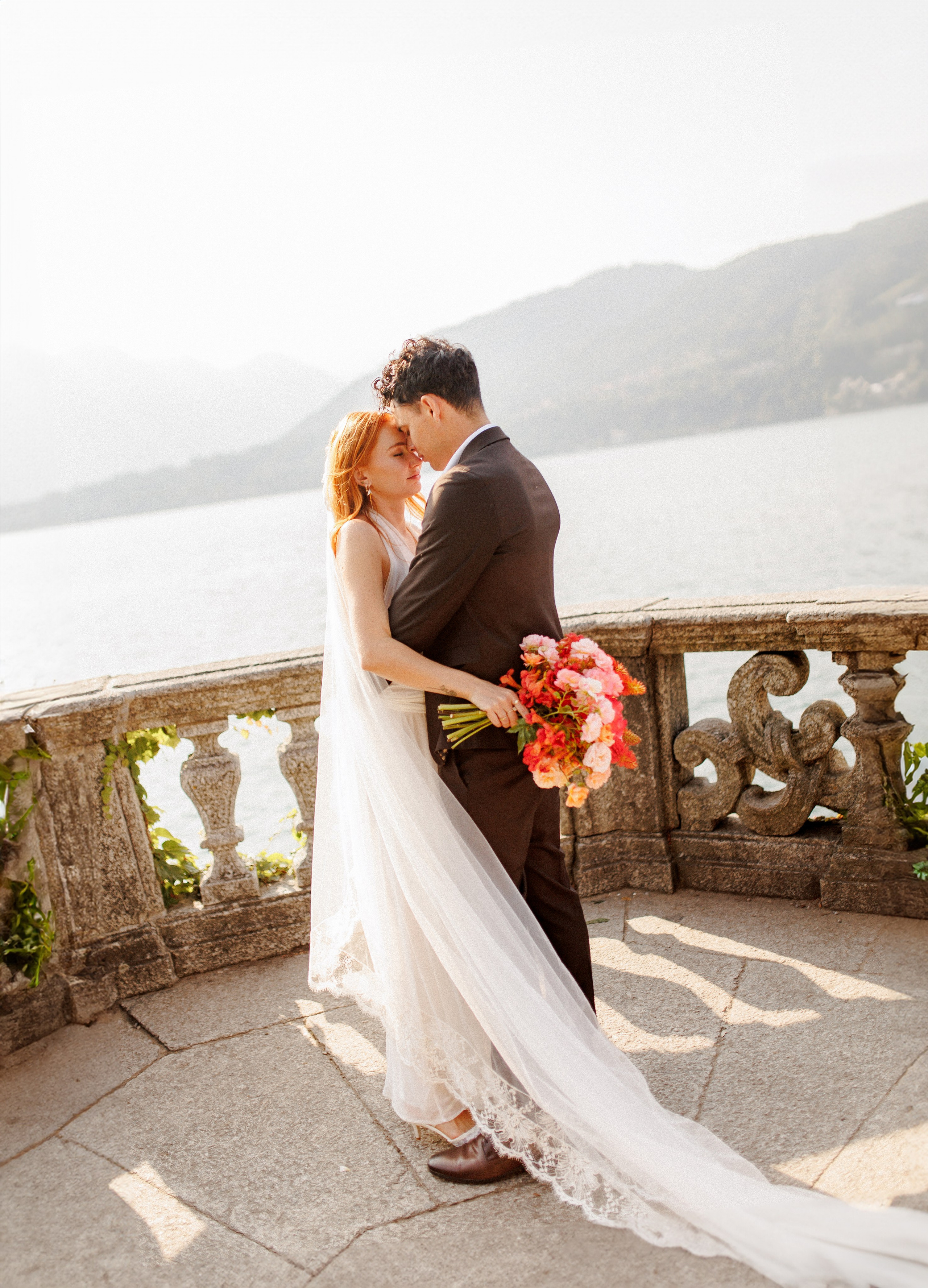 An Early Morning Elopement on Lake Como: A Love Story to Remember. Wedding and Family Photographer Switzerland and Italy. Valeria Diaz