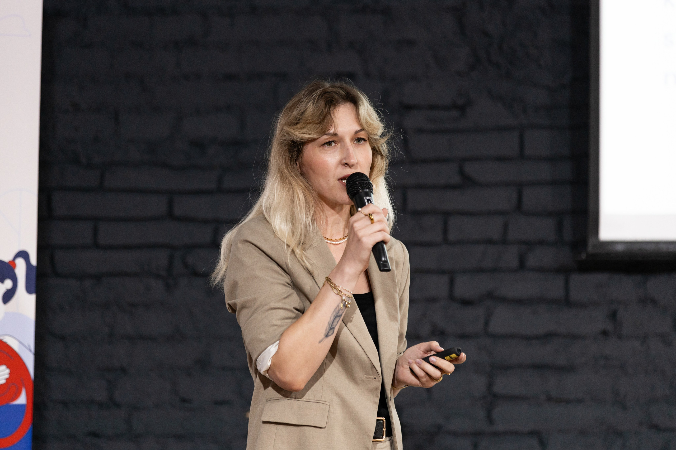 Eventová fotografie. Dana Lišková — Empatická fotografka | Introspektivní umělkyně | Neurodivergentní koučka| Zakladatelka Artepy.cz