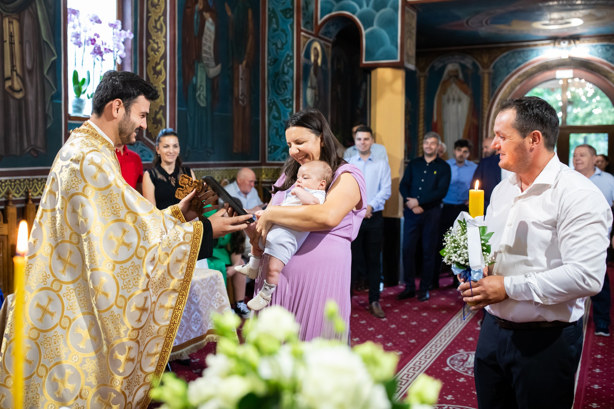 fotograf botez , fotografie botez Botoșani, fotograf Alin Chirilă, amintiri botez, fotografii botez, botez Miruna Parascheva, fotograf copii, fotografie botez în Botoșani-alt="botez , fotografie botez Alin Chirilă, amintiri botez, fotografii emoționante botez Botoșani"-- fotografii-botez-bebelus- amintiri-botez-micuț- moment-sfânt-crestinare- fotografie-emotionanta-botez- detalii-botez-bebelusi- parinti-fericiti-la-botez- fotograf-botez-profesionist- botez-in-biserica-ortodoxa- micuț-botezat-cu-emoție- zâmbete-și-lacrimi-la-botez- bebeluș-la-cristelniță- decor-botez-colorat- botez-cu-dragoste-și-credință- emotie-pura-la-botez- fotograf-botez-botosani- botez-iasi-suceava-fotograf- amintiri-nepretuite-botez-- Preotul ținându-l pe micuțul Mathias Gabriel la botez, în biserica Înălțarea Domnului, Copălău - Detalii de la botezul lui Mathias – lumânare, trusou și icoană - Familia lui Mathias Gabriel alături de micuț, în ziua botezului - Portret emoționant cu mama și bebelușul în brațe, în biserică,fotograf profesionist evenimente Botoșani, Iași, Suceava, Fălticeni, Bacău, Pașcani, Roman - AlinoFotoStudio by Alin Chirilă - servicii foto nuntă, botez, cununie, ședințe foto creative, albume personalizate, fotografii emoționante și calitative pentru cele mai importante momente din viață,fotograf nuntă Botoșani Alin Chirilă, ședință foto botez Iași - AlinoFotoStudio, servicii fotograf profesionist evenimente Suceava, fotograf cununie civilă Fălticeni - Alin Chirilă, album foto nuntă personalizat Bacău.“Bebeluș botezat în biserică, ținut în brațe de nași” • “Detaliu cu lumânarea de botez decorată cu flori albe” • “Părinți emoționați alături de copilul lor la ceremonia de botez” • “Masa festivă de botez cu decor tematic și tort personalizat” • “Momentul în care preotul toarnă apă sfințită pe fruntea bebelușului” “Bebeluș în rochie albă de botez, zâmbind în brațele mamei” • “Detaliu cu cruciulița de botez așezată pe o pernă de satin” • “Părinți și nași aprinzând lumânările în timpul ceremoniei de botez” • “Tort de botez decorat cu figurine tematice și numele copilului” • “Copil botezat dormind liniștit în pătuțul decorat festiv” • “Momentul în care preotul binecuvântează copilul în fața altarului” • “Invitați adunându-se în jurul mesei festive la petrecerea de botez” • “Bebeluș ținând în mână o jucărie personalizată primită la botez” • “Familie fericită pozând împreună după ceremonia de botez” • “Decor tematic cu baloane și flori la locația petrecerii de botez” fotograf Botoșani fotograf evenimente fotograf botez Alin Chirila fotograf alinofotostudio.fotograf botez Amelis Maria, fotografie botez Botoșani, fotograf Alin Chirilă, amintiri botez, fotografii botez, botez Amelis Maria, fotograf copii, fotografie botez în Botoșani,