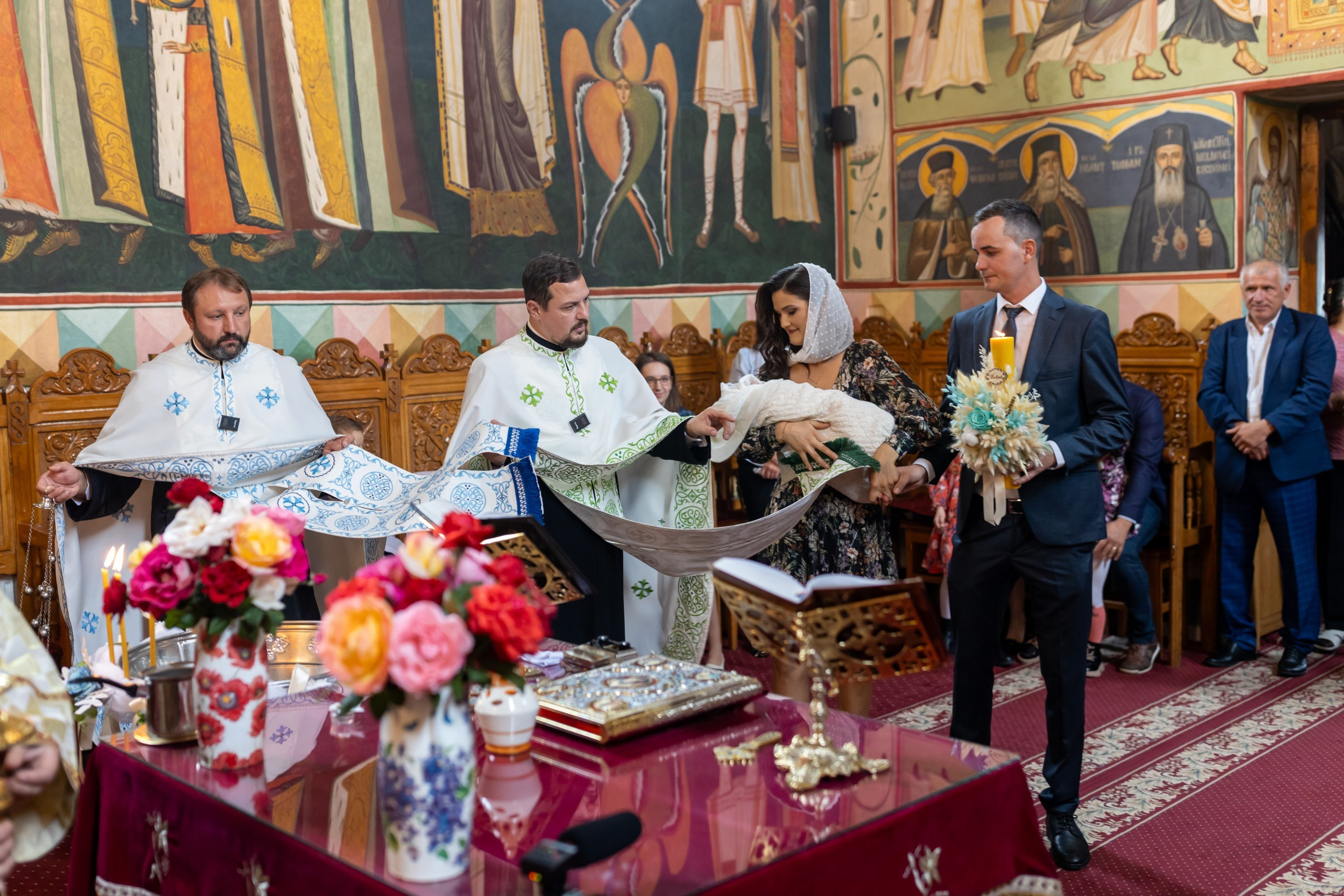 fotograf botez , fotografie botez Botoșani, fotograf Alin Chirilă, amintiri botez, fotografii botez, botez Miruna Parascheva, fotograf copii, fotografie botez în Botoșani-alt="botez , fotografie botez Alin Chirilă, amintiri botez, fotografii emoționante botez Botoșani"-- fotografii-botez-bebelus- amintiri-botez-micuț- moment-sfânt-crestinare- fotografie-emotionanta-botez- detalii-botez-bebelusi- parinti-fericiti-la-botez- fotograf-botez-profesionist- botez-in-biserica-ortodoxa- micuț-botezat-cu-emoție- zâmbete-și-lacrimi-la-botez- bebeluș-la-cristelniță- decor-botez-colorat- botez-cu-dragoste-și-credință- emotie-pura-la-botez- fotograf-botez-botosani- botez-iasi-suceava-fotograf- amintiri-nepretuite-botez-- Preotul ținându-l pe micuțul Mathias Gabriel la botez, în biserica Înălțarea Domnului, Copălău - Detalii de la botezul lui Mathias – lumânare, trusou și icoană - Familia lui Mathias Gabriel alături de micuț, în ziua botezului - Portret emoționant cu mama și bebelușul în brațe, în biserică,fotograf profesionist evenimente Botoșani, Iași, Suceava, Fălticeni, Bacău, Pașcani, Roman - AlinoFotoStudio by Alin Chirilă - servicii foto nuntă, botez, cununie, ședințe foto creative, albume personalizate, fotografii emoționante și calitative pentru cele mai importante momente din viață,fotograf nuntă Botoșani Alin Chirilă, ședință foto botez Iași - AlinoFotoStudio, servicii fotograf profesionist evenimente Suceava, fotograf cununie civilă Fălticeni - Alin Chirilă, album foto nuntă personalizat Bacău.“Bebeluș botezat în biserică, ținut în brațe de nași” • “Detaliu cu lumânarea de botez decorată cu flori albe” • “Părinți emoționați alături de copilul lor la ceremonia de botez” • “Masa festivă de botez cu decor tematic și tort personalizat” • “Momentul în care preotul toarnă apă sfințită pe fruntea bebelușului” “Bebeluș în rochie albă de botez, zâmbind în brațele mamei” • “Detaliu cu cruciulița de botez așezată pe o pernă de satin” • “Părinți și nași aprinzând lumânările în timpul ceremoniei de botez” • “Tort de botez decorat cu figurine tematice și numele copilului” • “Copil botezat dormind liniștit în pătuțul decorat festiv” • “Momentul în care preotul binecuvântează copilul în fața altarului” • “Invitați adunându-se în jurul mesei festive la petrecerea de botez” • “Bebeluș ținând în mână o jucărie personalizată primită la botez” • “Familie fericită pozând împreună după ceremonia de botez” • “Decor tematic cu baloane și flori la locația petrecerii de botez” fotograf Botoșani fotograf evenimente fotograf botez Alin Chirila fotograf alinofotostudio.fotograf botez Amelis Maria, fotografie botez Botoșani, fotograf Alin Chirilă, amintiri botez, fotografii botez, botez Amelis Maria, fotograf copii, fotografie botez în Botoșani,