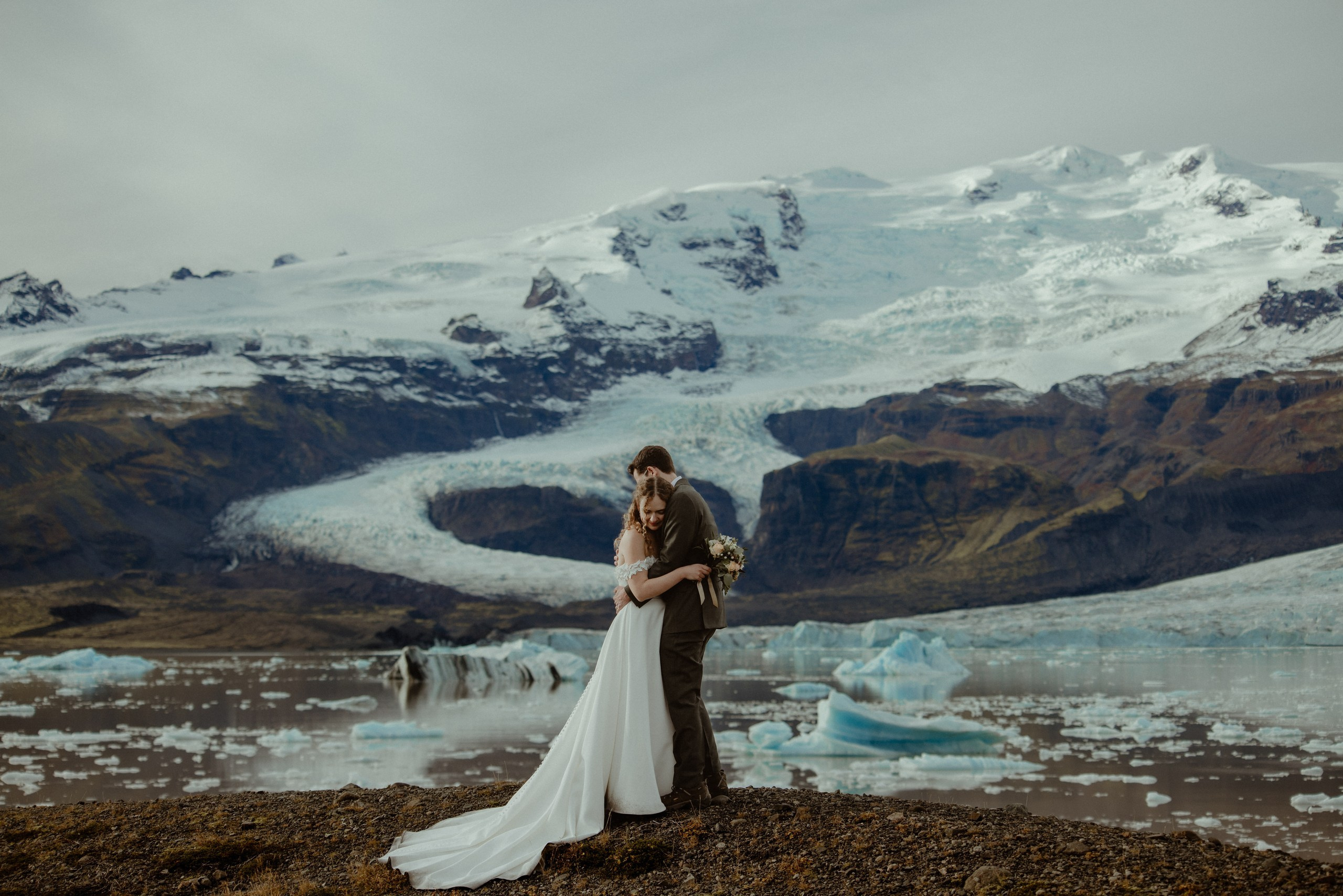 What to pack for Iceland elopement: ultimate Iceland elopement packing list. Iceland elopement photo and video | Nikolaichik Photo