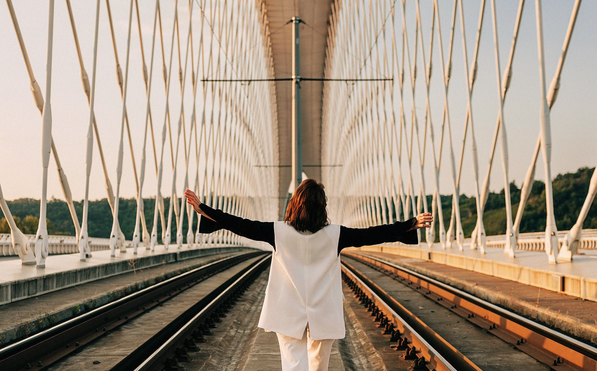 Elena in Troja bridge. Rodinný a svatební fotograf v Praze
