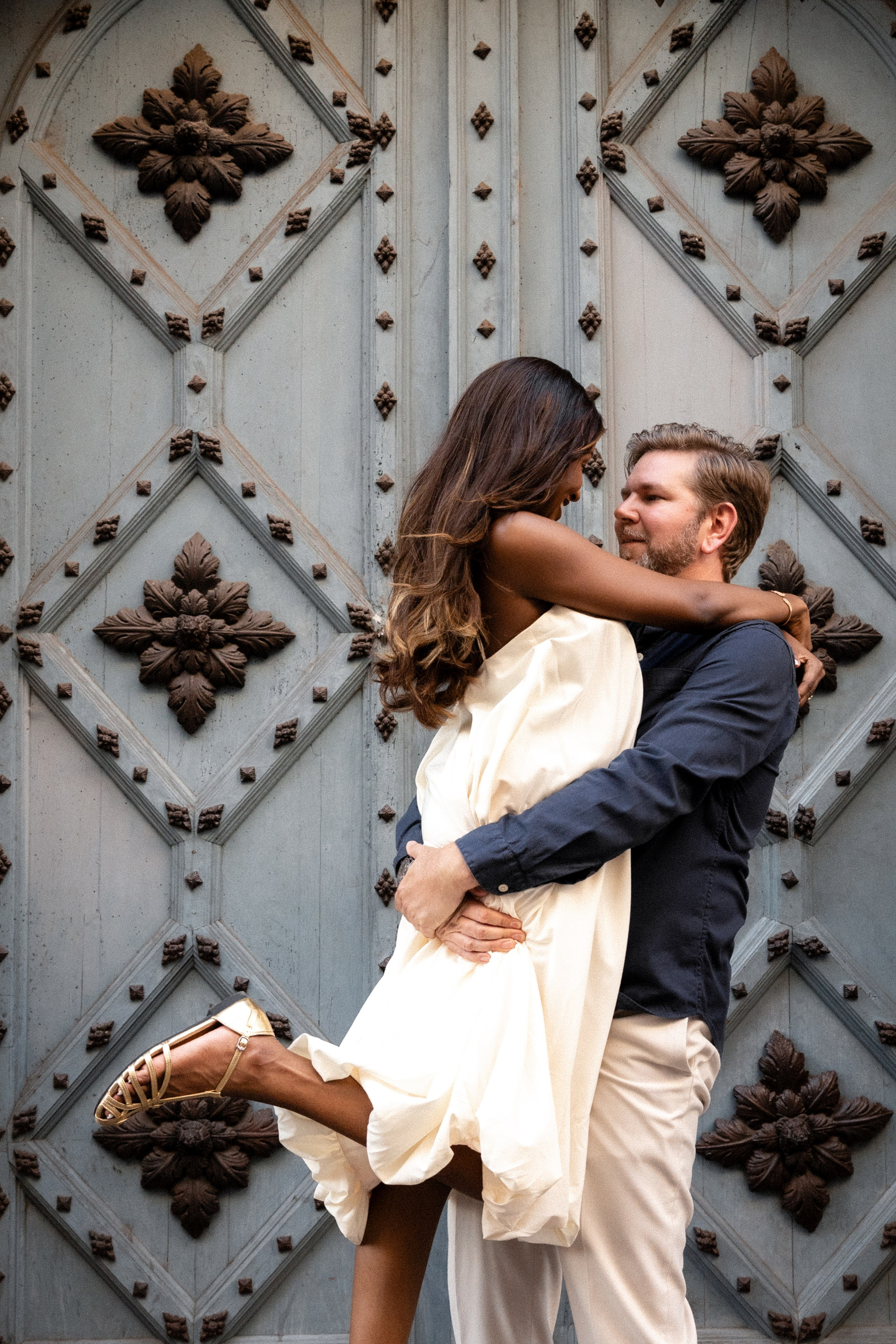 Engagement loves tory photoshoot in Toulouse. Anah & Andrew. Eugenie Smirnova — wedding, corporate and lifestyle photographer in Toulouse and Southwest France