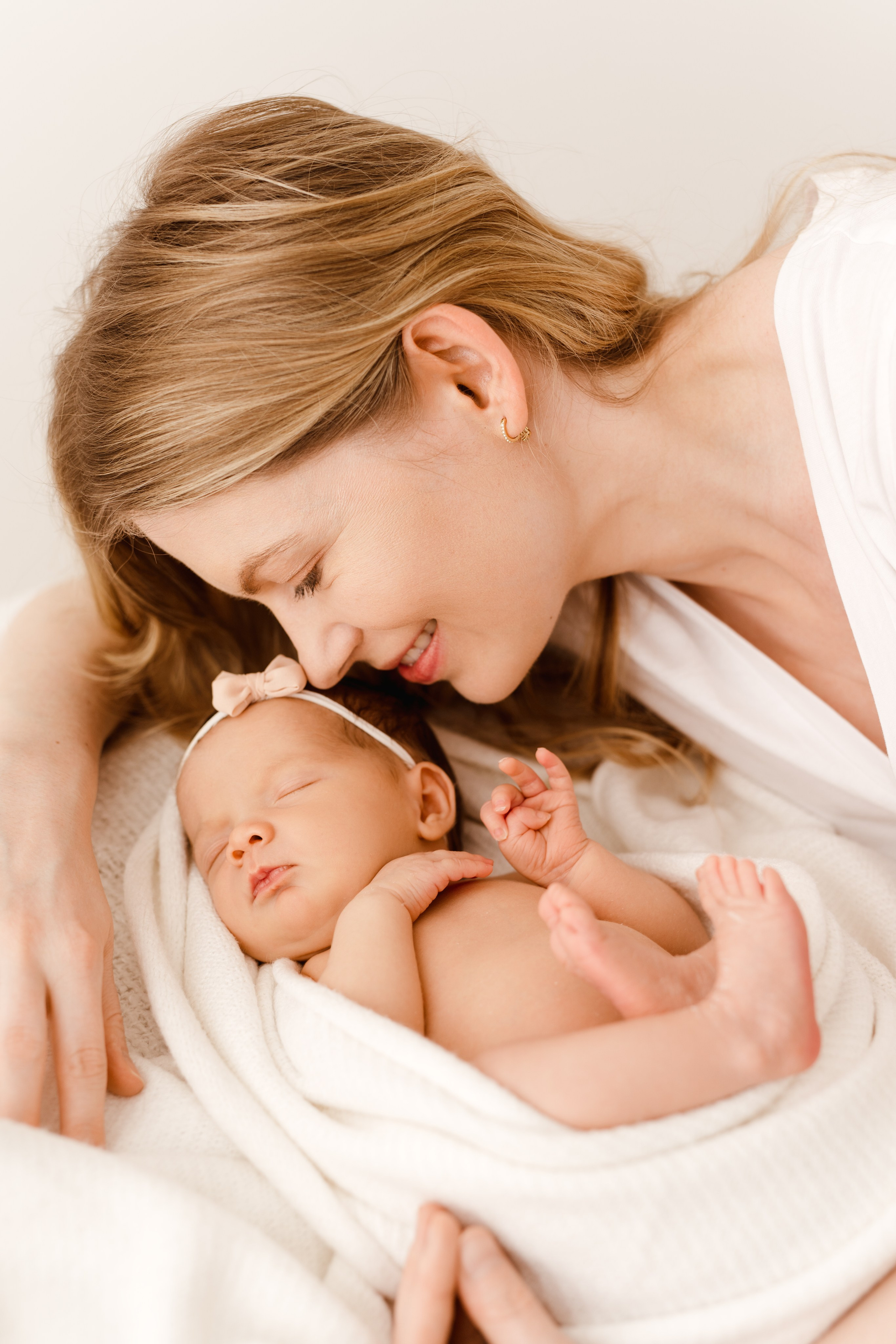 Sesja noworodkowa malutkiej Antosi. Fotograf Łódź - sesja ciążowa, noworodkowa, dziecięca. Studio w Łodzi