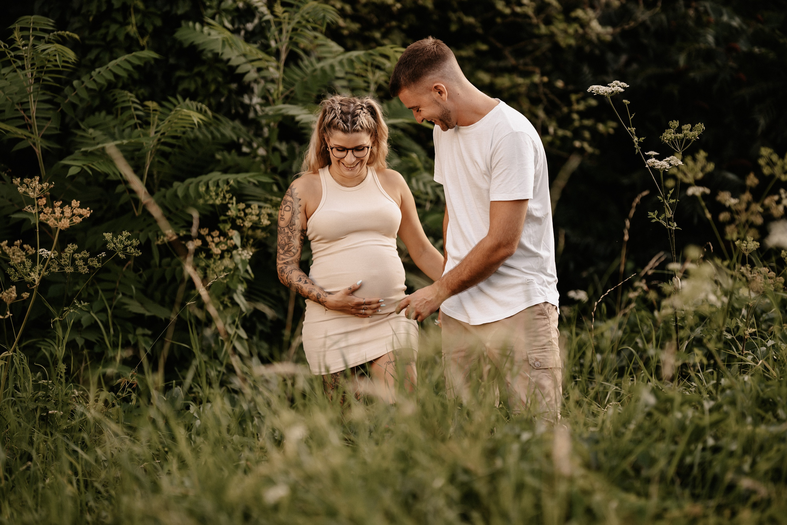 Babybauch im Spätsommer. Portraitfotografie in Gründau Elena Ohnstedt