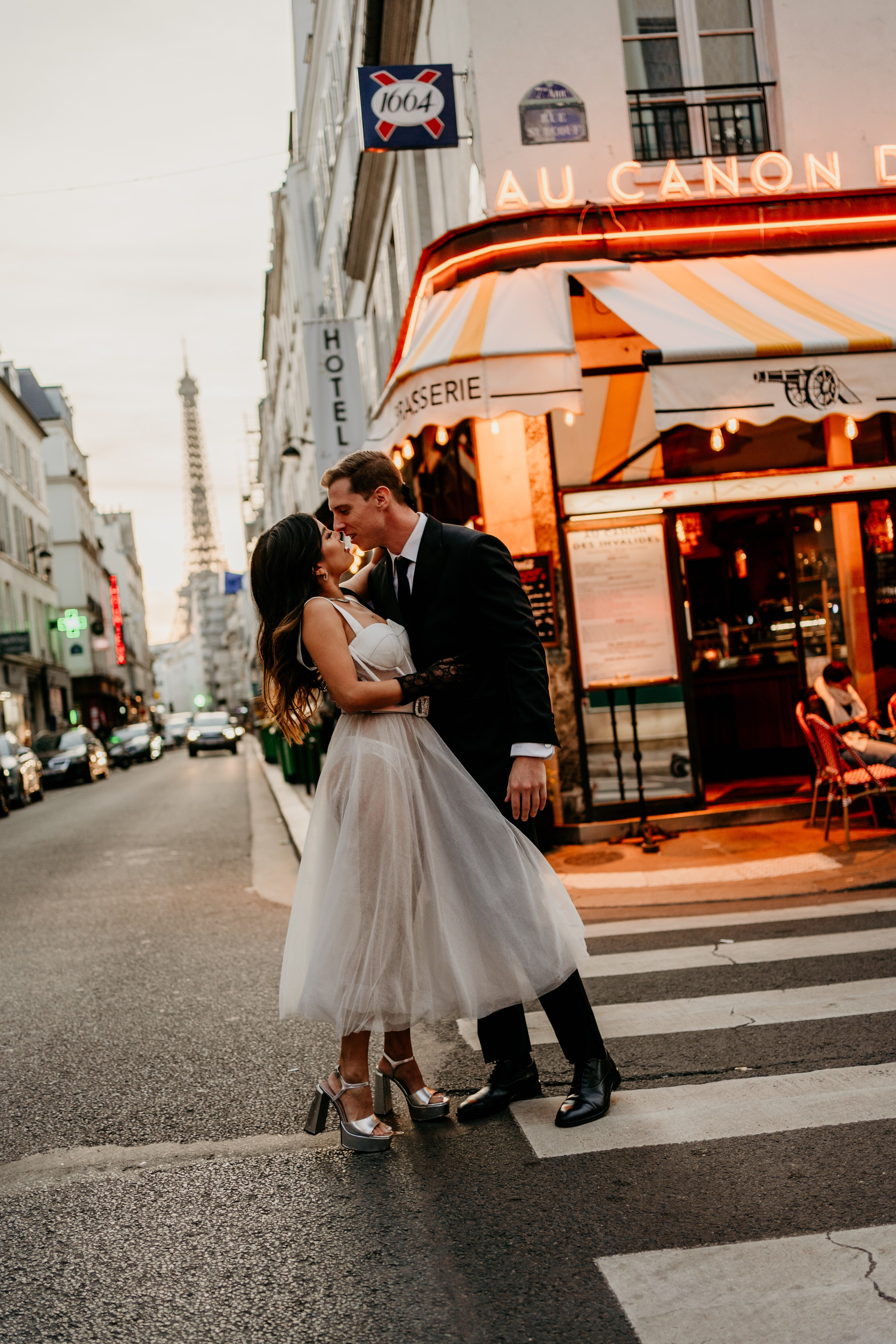 Photographer in Paris Yulia Shkadina | Couples, engagement, pre-wedding, individual photo-shoots in Paris at the best locations