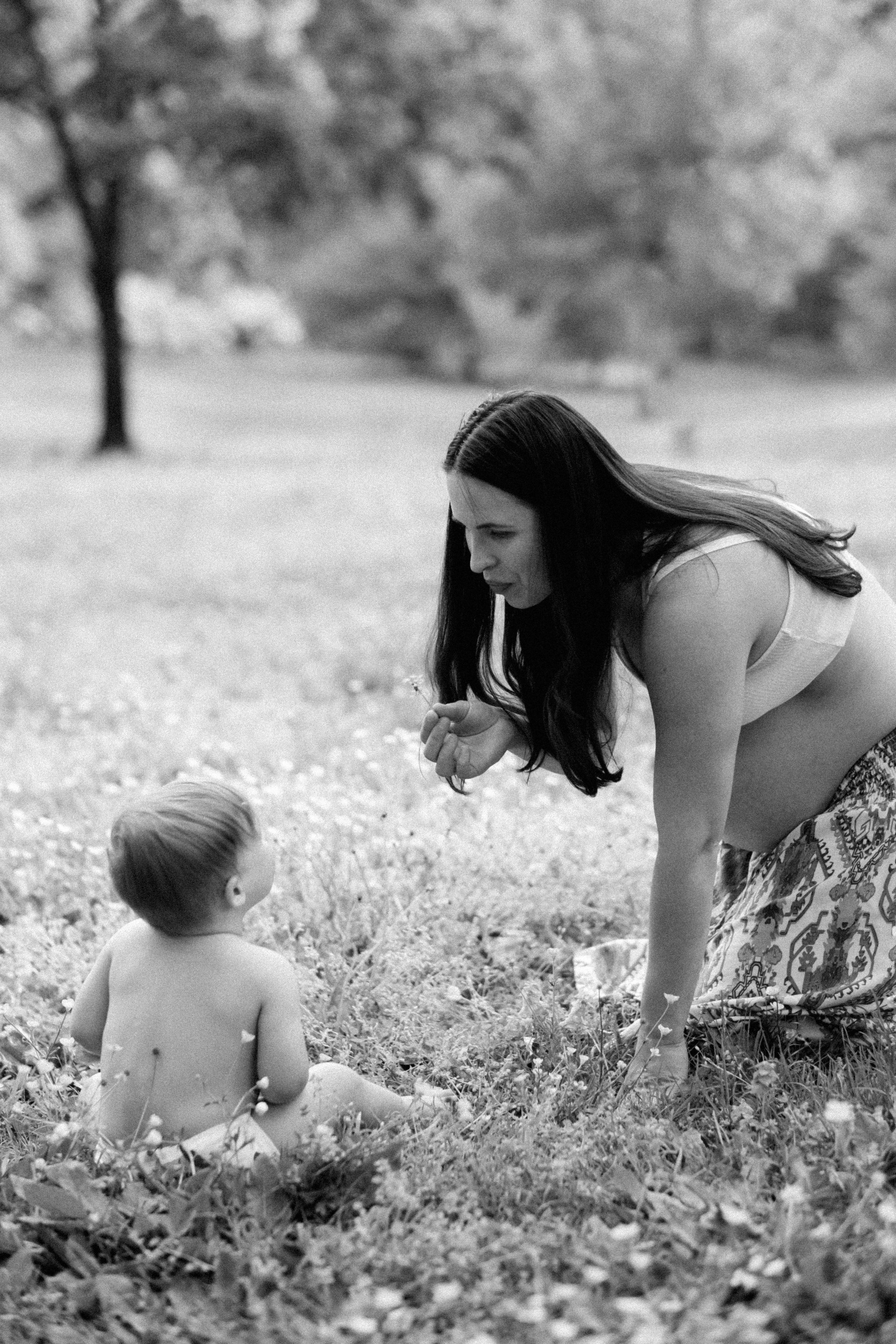 Spring Maternity Session at Bryan Park in Richmond, VA. Family Photographer Anna Dobrovolskaia | Richmond, VA
