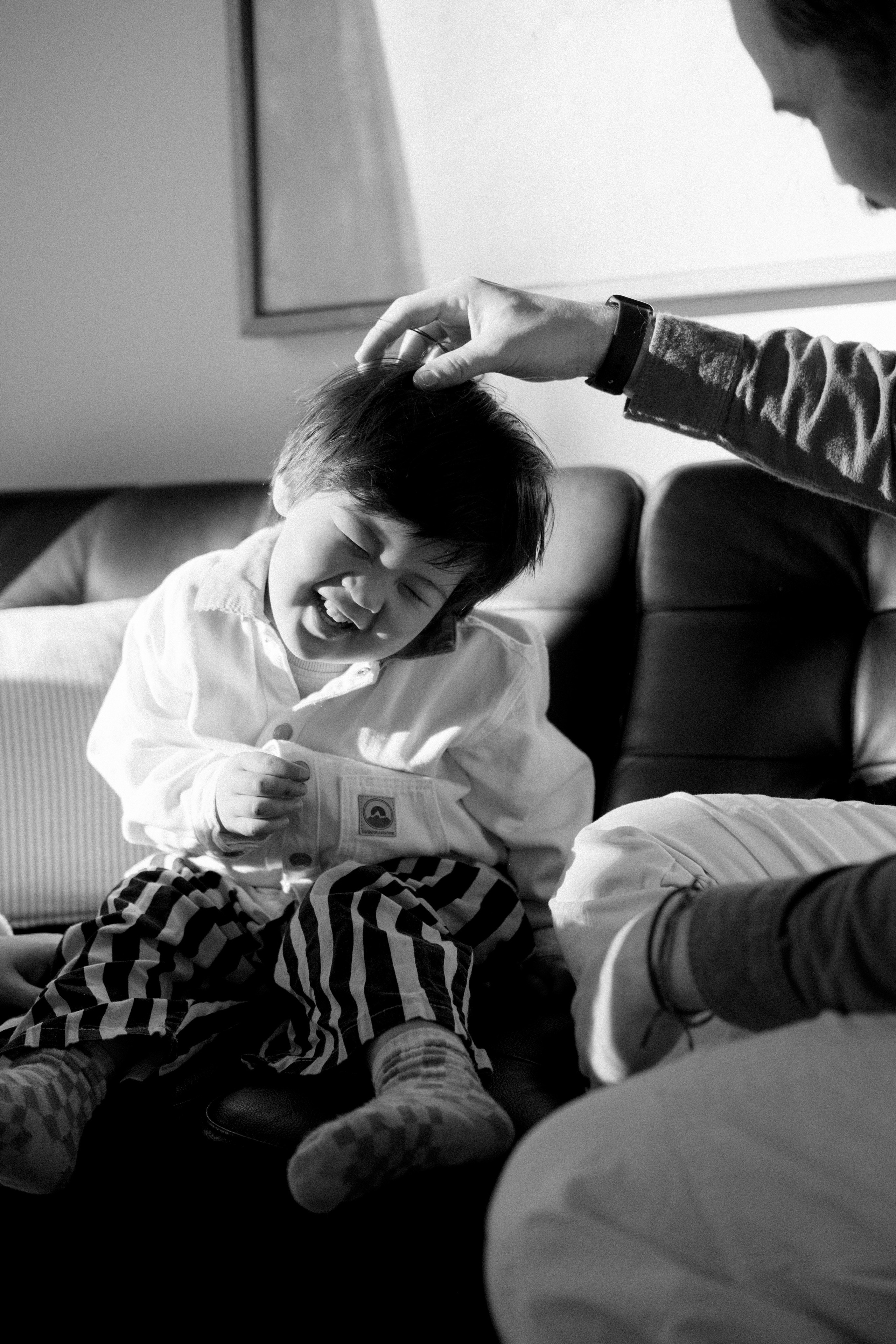 Snowy Family Photo Session at a Cozy Cottage Near Richmond, VA. Family Photographer Anna Dobrovolskaia | Richmond, VA