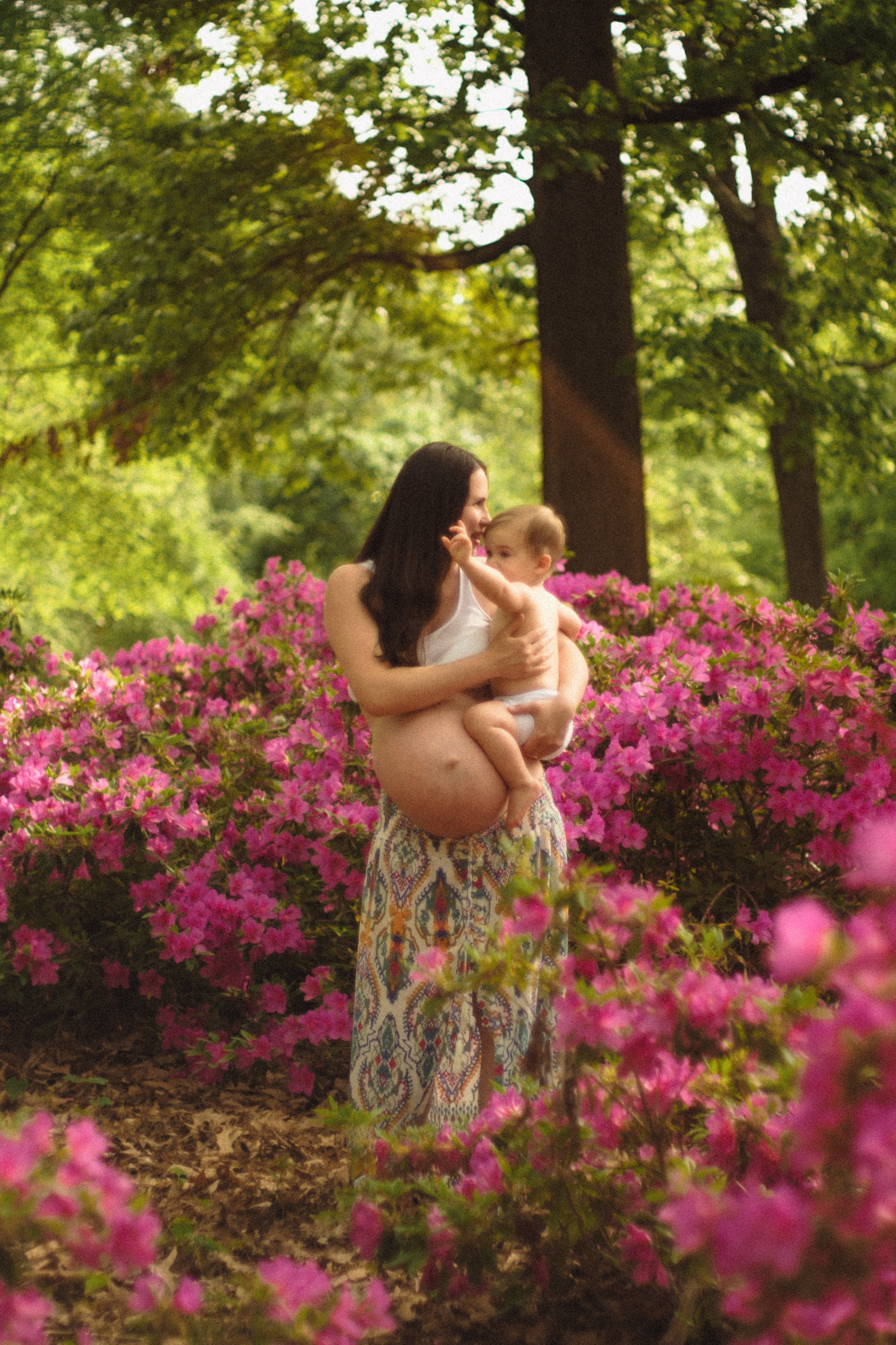 Spring Maternity Session at Bryan Park in Richmond, VA. Family Photographer Anna Dobrovolskaia | Richmond, VA