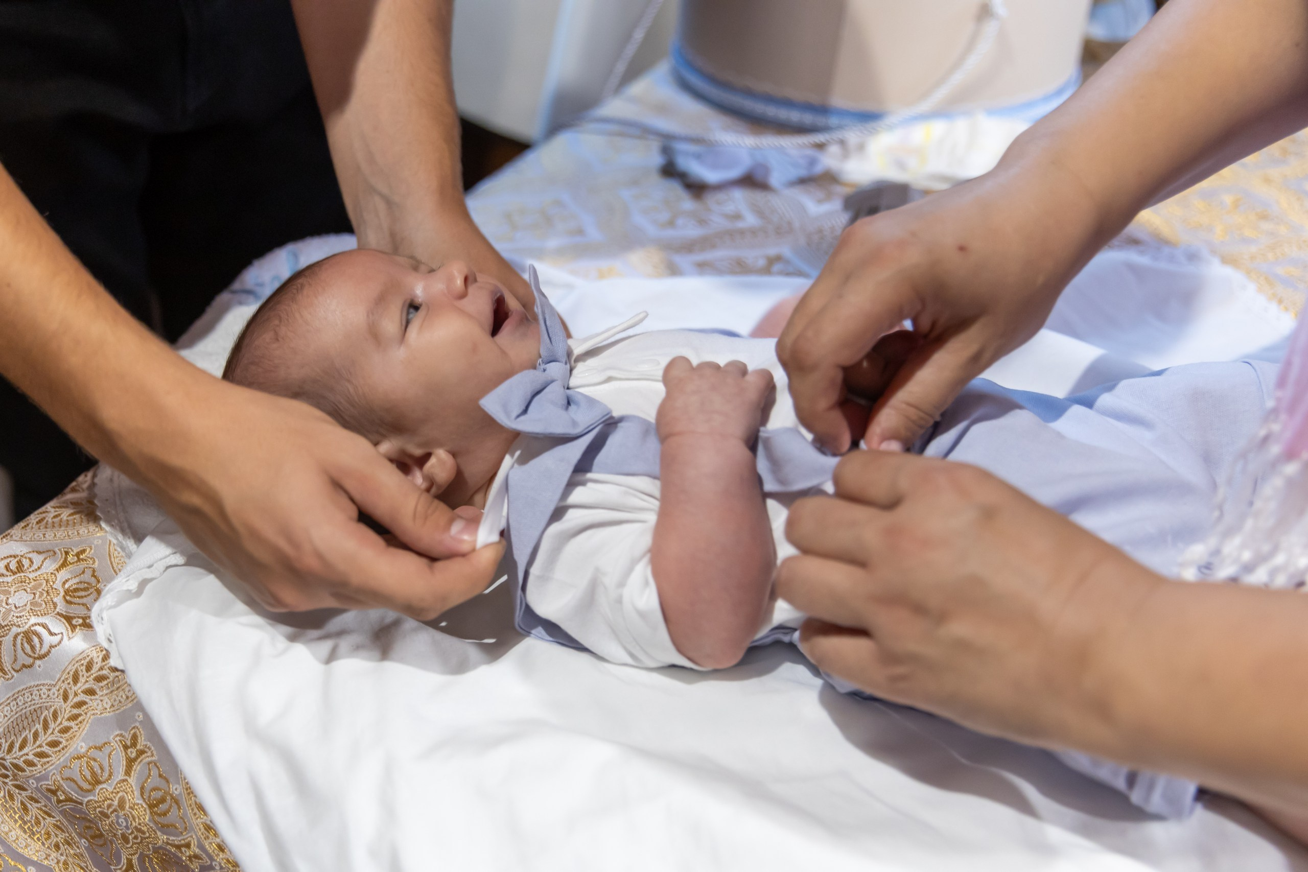 fotograf botez , fotografie botez Botoșani, fotograf Alin Chirilă, amintiri botez, fotografii botez, botez Miruna Parascheva, fotograf copii, fotografie botez în Botoșani-alt="botez , fotografie botez Alin Chirilă, amintiri botez, fotografii emoționante botez Botoșani"-- fotografii-botez-bebelus- amintiri-botez-micuț- moment-sfânt-crestinare- fotografie-emotionanta-botez- detalii-botez-bebelusi- parinti-fericiti-la-botez- fotograf-botez-profesionist- botez-in-biserica-ortodoxa- micuț-botezat-cu-emoție- zâmbete-și-lacrimi-la-botez- bebeluș-la-cristelniță- decor-botez-colorat- botez-cu-dragoste-și-credință- emotie-pura-la-botez- fotograf-botez-botosani- botez-iasi-suceava-fotograf- amintiri-nepretuite-botez-- Preotul ținându-l pe micuțul Mathias Gabriel la botez, în biserica Înălțarea Domnului, Copălău - Detalii de la botezul lui Mathias – lumânare, trusou și icoană - Familia lui Mathias Gabriel alături de micuț, în ziua botezului - Portret emoționant cu mama și bebelușul în brațe, în biserică,fotograf profesionist evenimente Botoșani, Iași, Suceava, Fălticeni, Bacău, Pașcani, Roman - AlinoFotoStudio by Alin Chirilă - servicii foto nuntă, botez, cununie, ședințe foto creative, albume personalizate, fotografii emoționante și calitative pentru cele mai importante momente din viață,fotograf nuntă Botoșani Alin Chirilă, ședință foto botez Iași - AlinoFotoStudio, servicii fotograf profesionist evenimente Suceava, fotograf cununie civilă Fălticeni - Alin Chirilă, album foto nuntă personalizat Bacău.“Bebeluș botezat în biserică, ținut în brațe de nași” • “Detaliu cu lumânarea de botez decorată cu flori albe” • “Părinți emoționați alături de copilul lor la ceremonia de botez” • “Masa festivă de botez cu decor tematic și tort personalizat” • “Momentul în care preotul toarnă apă sfințită pe fruntea bebelușului” “Bebeluș în rochie albă de botez, zâmbind în brațele mamei” • “Detaliu cu cruciulița de botez așezată pe o pernă de satin” • “Părinți și nași aprinzând lumânările în timpul ceremoniei de botez” • “Tort de botez decorat cu figurine tematice și numele copilului” • “Copil botezat dormind liniștit în pătuțul decorat festiv” • “Momentul în care preotul binecuvântează copilul în fața altarului” • “Invitați adunându-se în jurul mesei festive la petrecerea de botez” • “Bebeluș ținând în mână o jucărie personalizată primită la botez” • “Familie fericită pozând împreună după ceremonia de botez” • “Decor tematic cu baloane și flori la locația petrecerii de botez” fotograf Botoșani fotograf evenimente fotograf botez Alin Chirila fotograf alinofotostudio.fotograf botez Amelis Maria, fotografie botez Botoșani, fotograf Alin Chirilă, amintiri botez, fotografii botez, botez Amelis Maria, fotograf copii, fotografie botez în Botoșani,