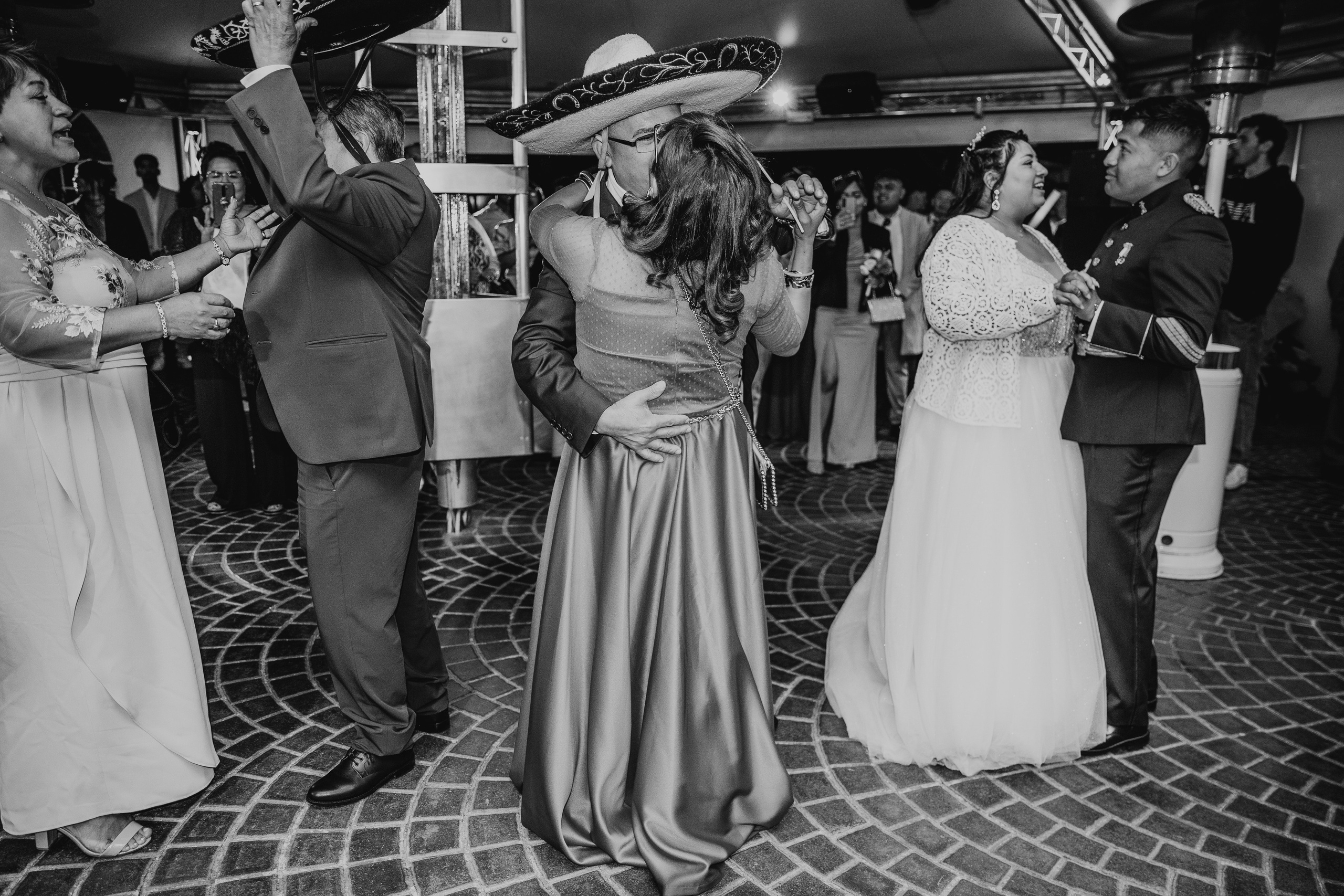 Alisan & Christofer – 2 de mayo de 2025. Rainbox Estudio de Fotografía