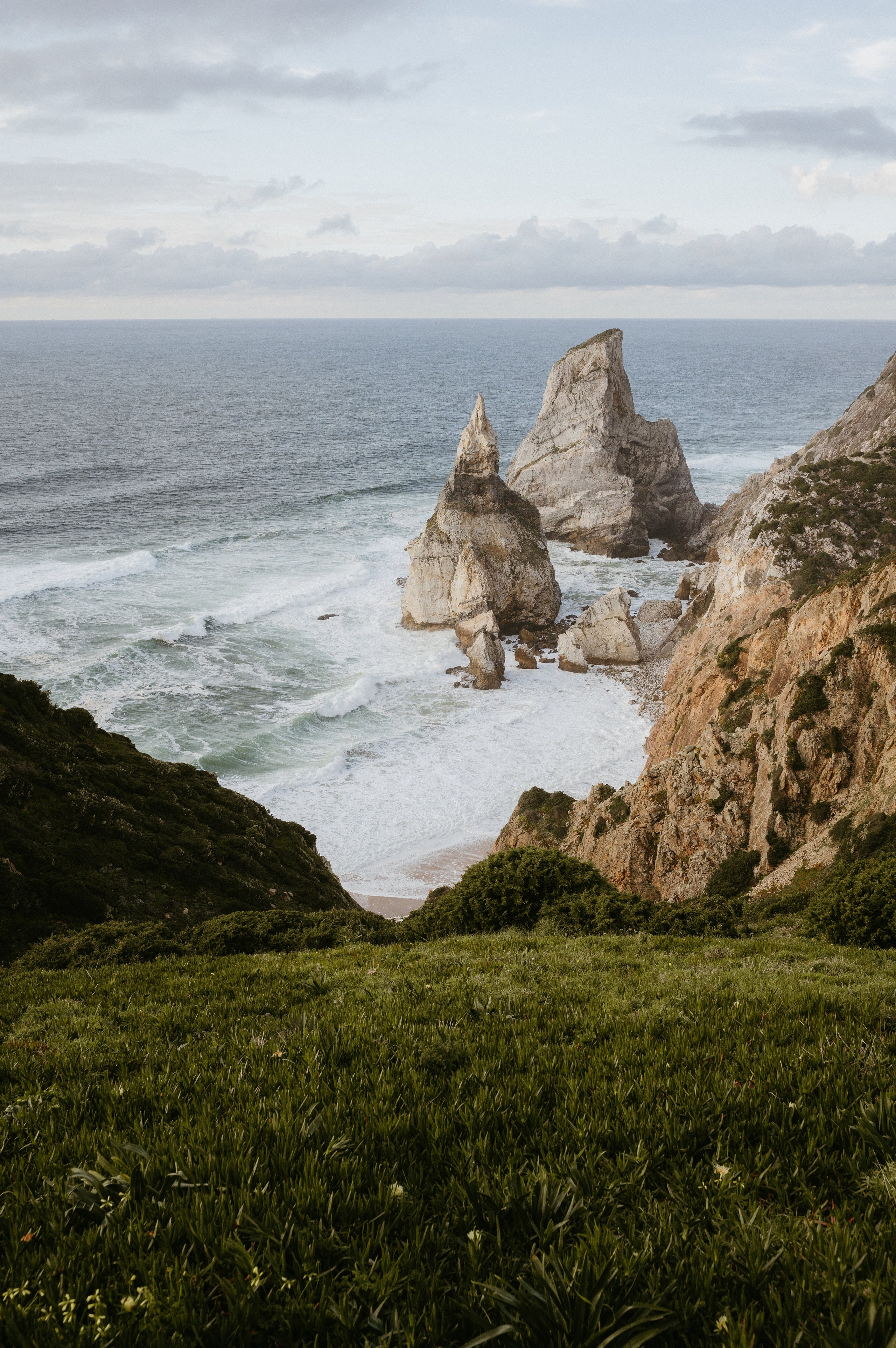 Praia da Ursa – ședință foto de cuplu într-un loc magic din Portugalia. Valentin Melen - fotograf de nunta 🤍