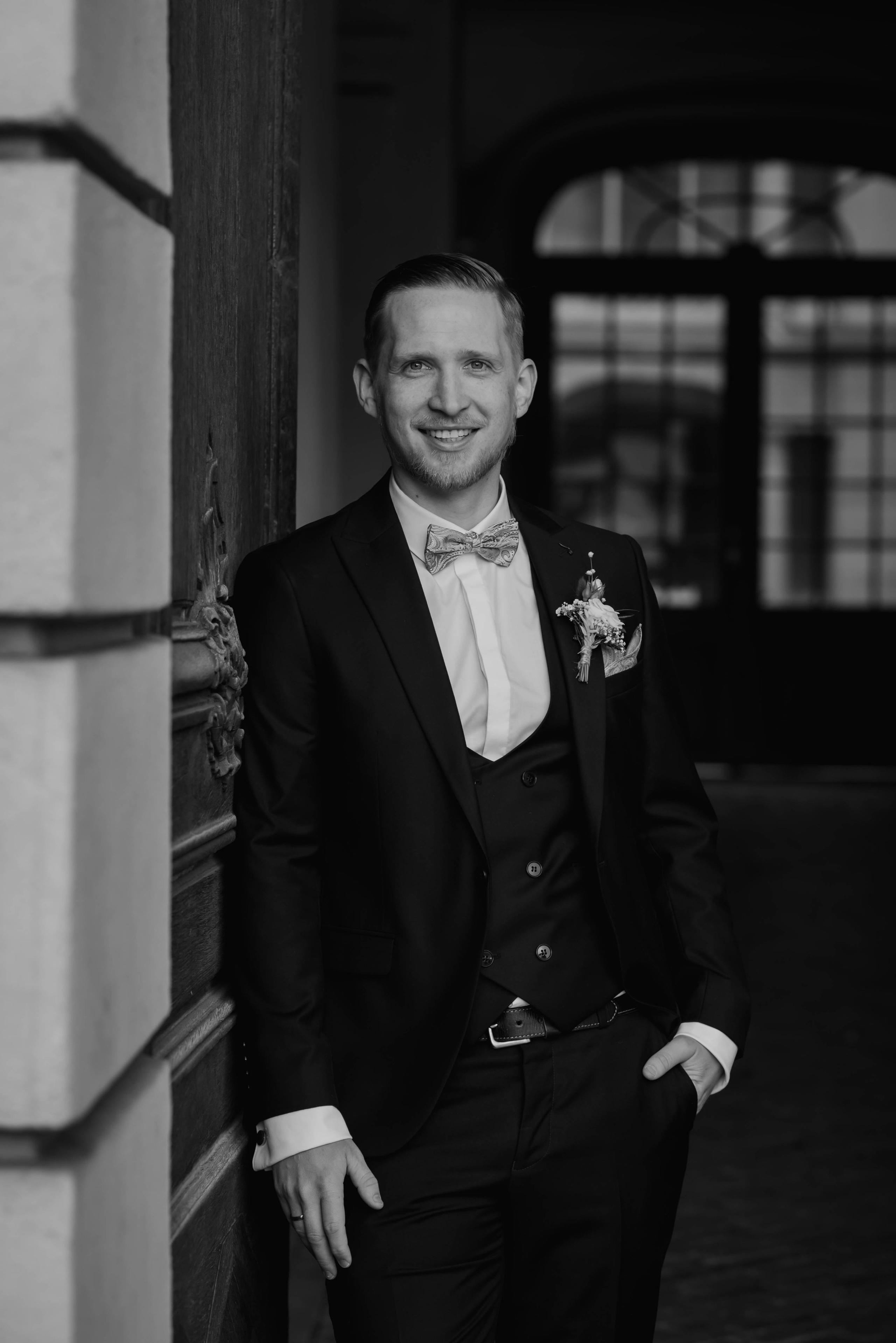 PRE-WEDDING IN HOFGARTEN ANSBACH. Photographer in Nuremberg Irina Mehnert from Ansbach