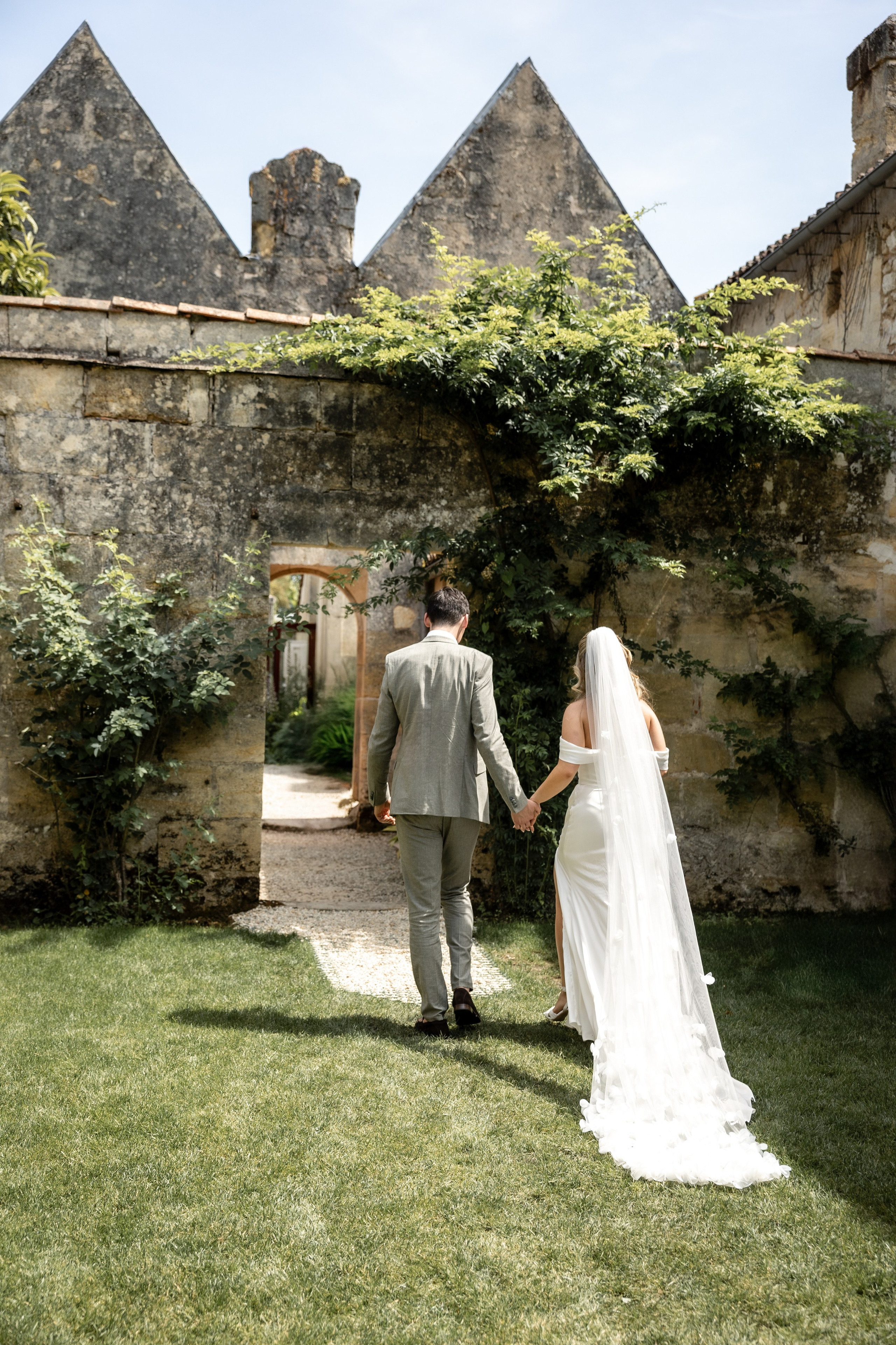 Sarah & Sean — a fairytale wedding at Château Sentout. Eugenie Smirnova — wedding, corporate and lifestyle photographer in Toulouse and Southwest France