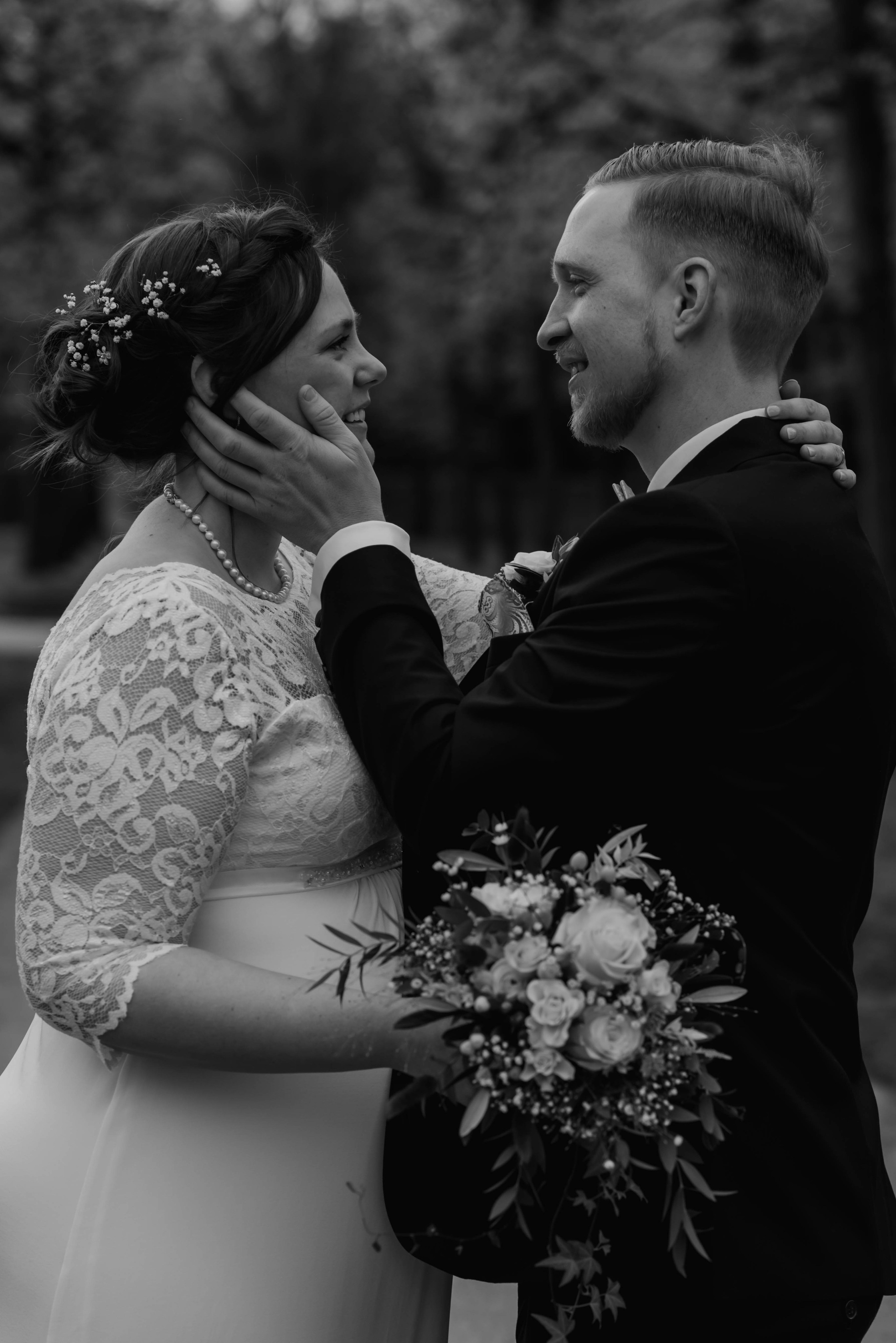 PRE-WEDDING IN HOFGARTEN ANSBACH. Photographer in Nuremberg Irina Mehnert from Ansbach