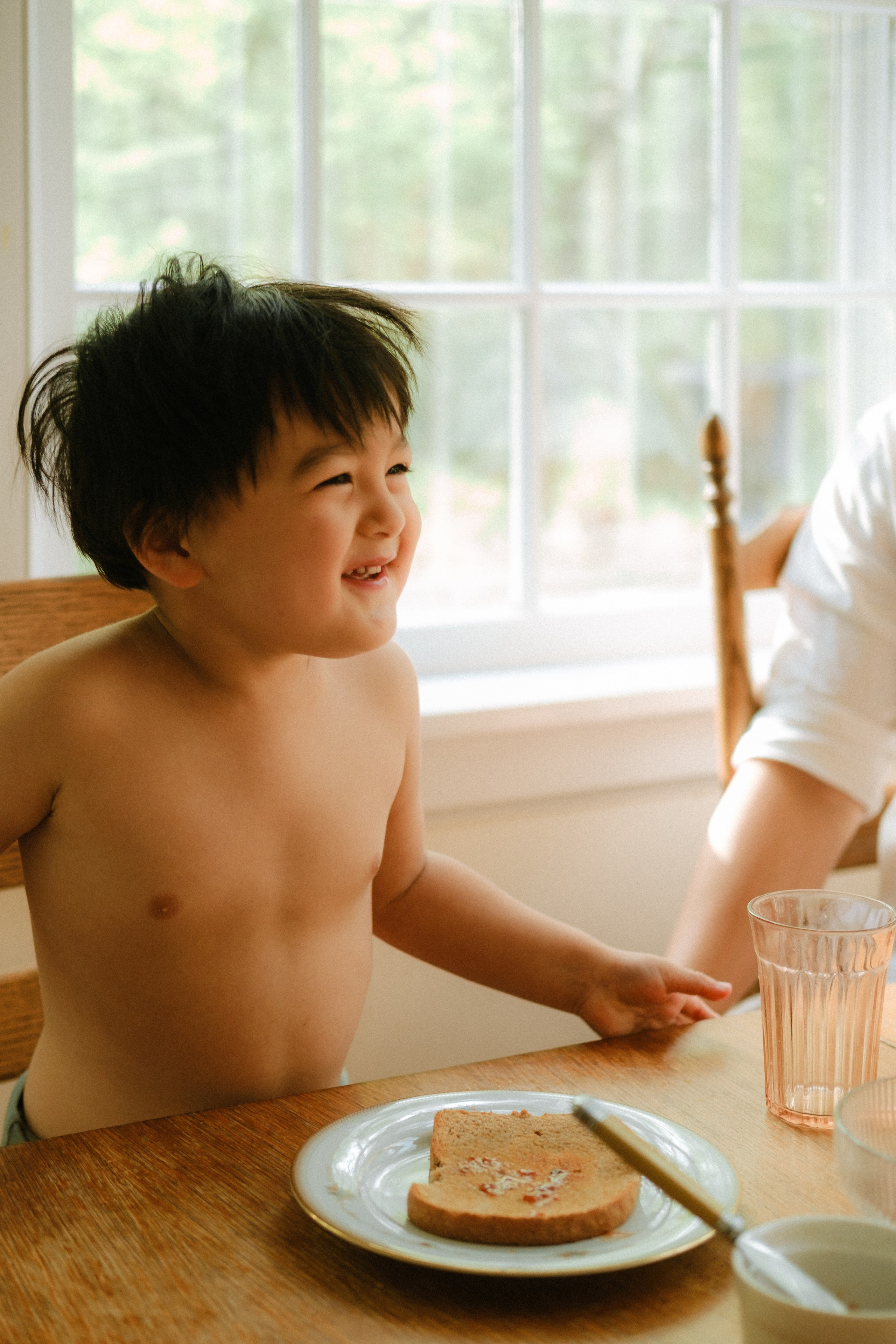 Cozy In-Home Family Photo Session in a Historic Richmond Victorian Home. Family Photographer Anna Dobrovolskaia | Richmond, VA