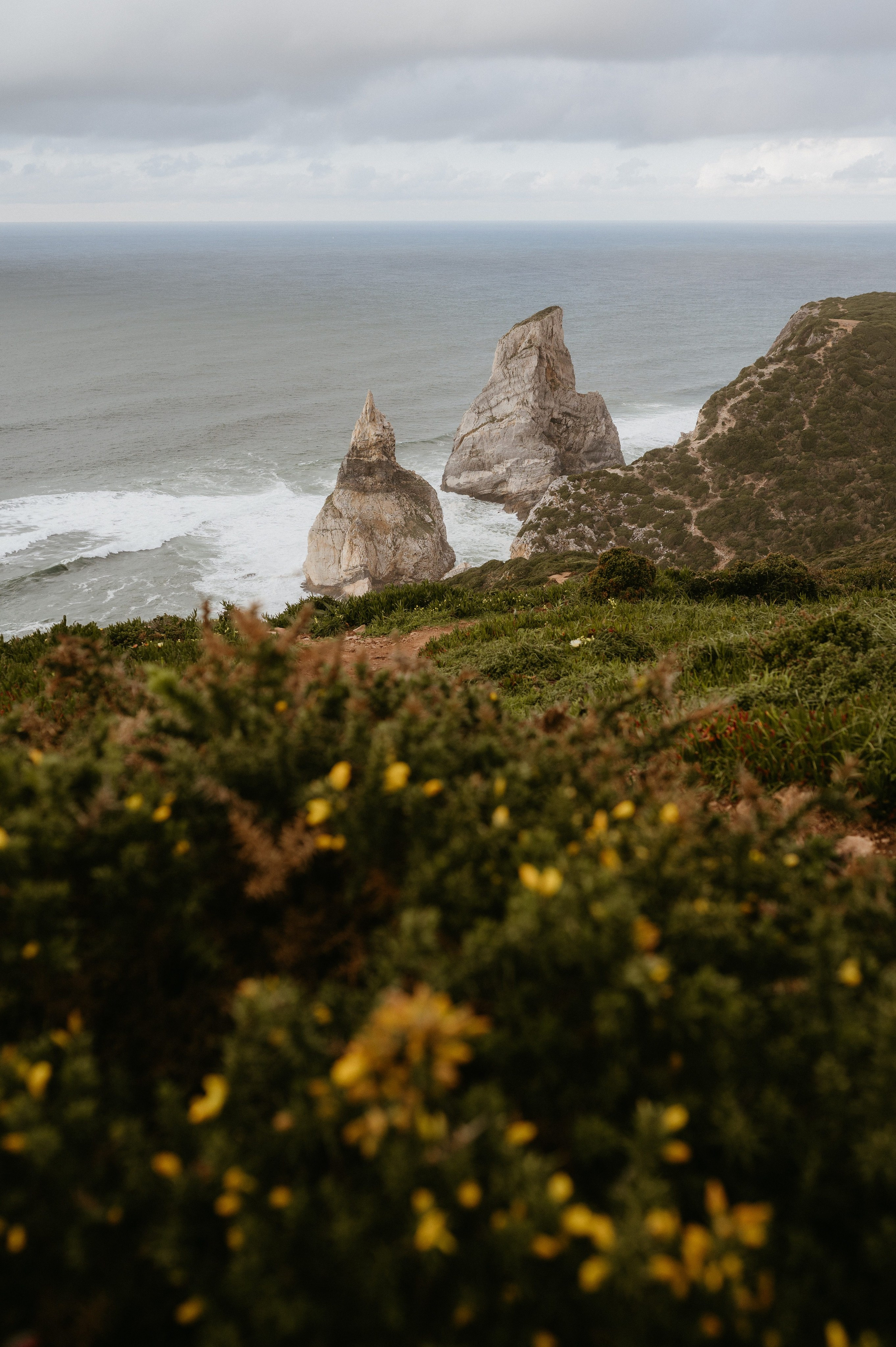Praia da Ursa – ședință foto de cuplu într-un loc magic din Portugalia. Valentin Melen - fotograf de nunta 🤍