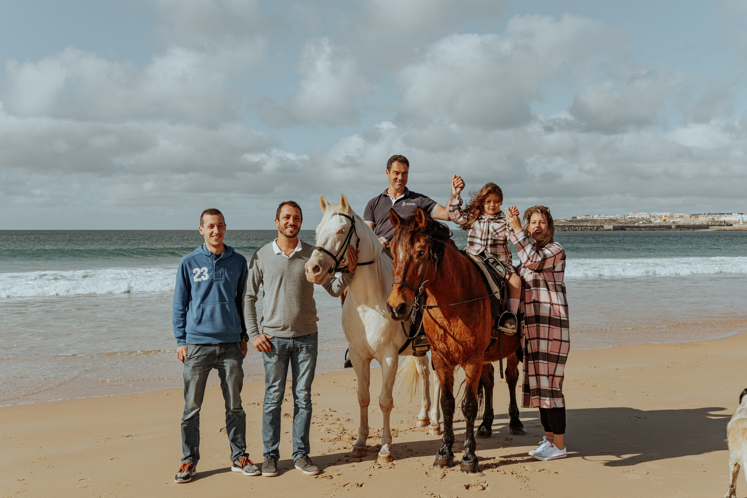 Passeio a cavalo na praia dos Supertubos. Luxury Wedding Photography & Cinematic Films | Portugal & Destination Weddings | Ricardo & Mary Pictures
