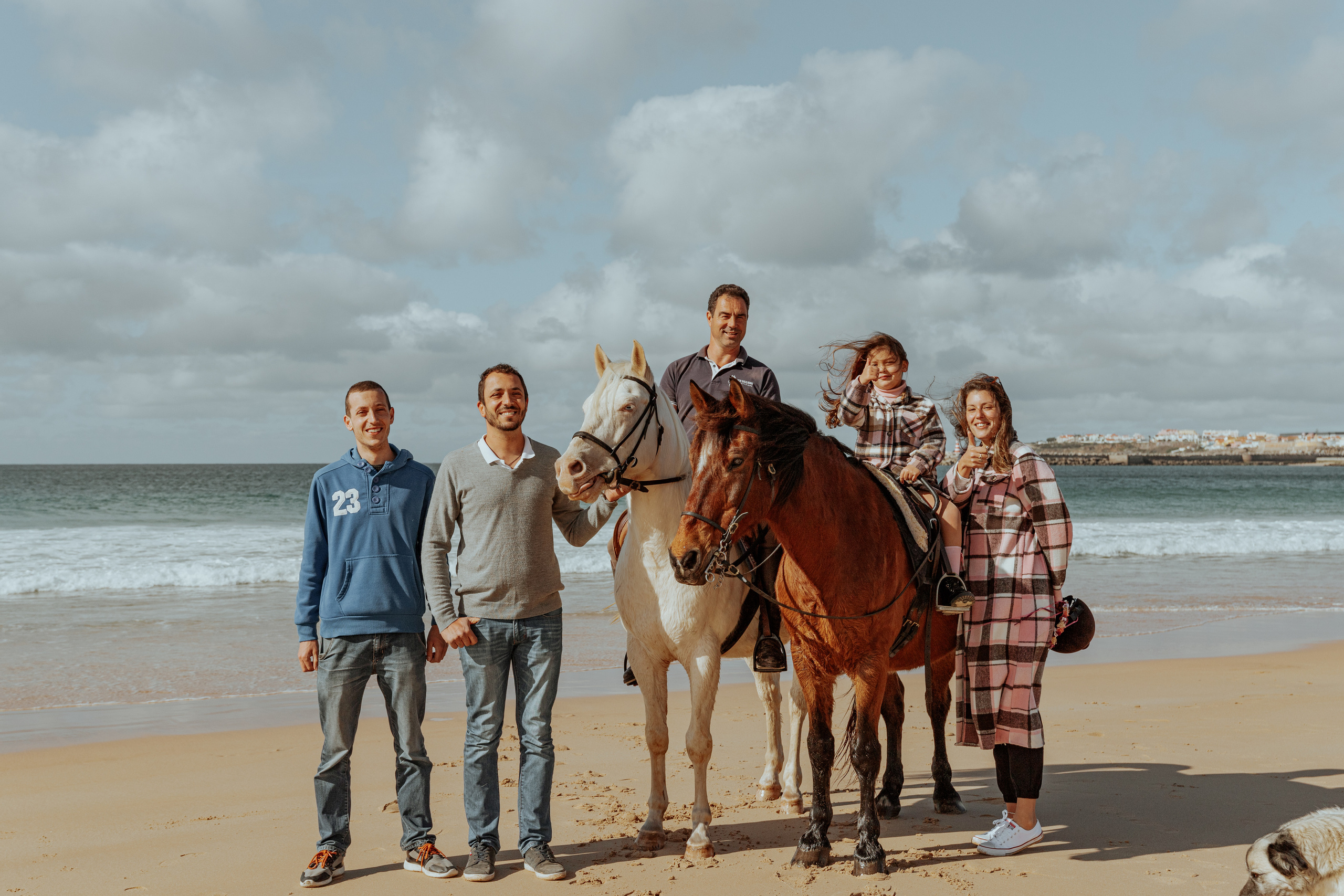 Passeio a cavalo na praia dos Supertubos. Luxury Wedding Photography & Cinematic Films | Portugal & Destination Weddings | Ricardo & Mary Pictures