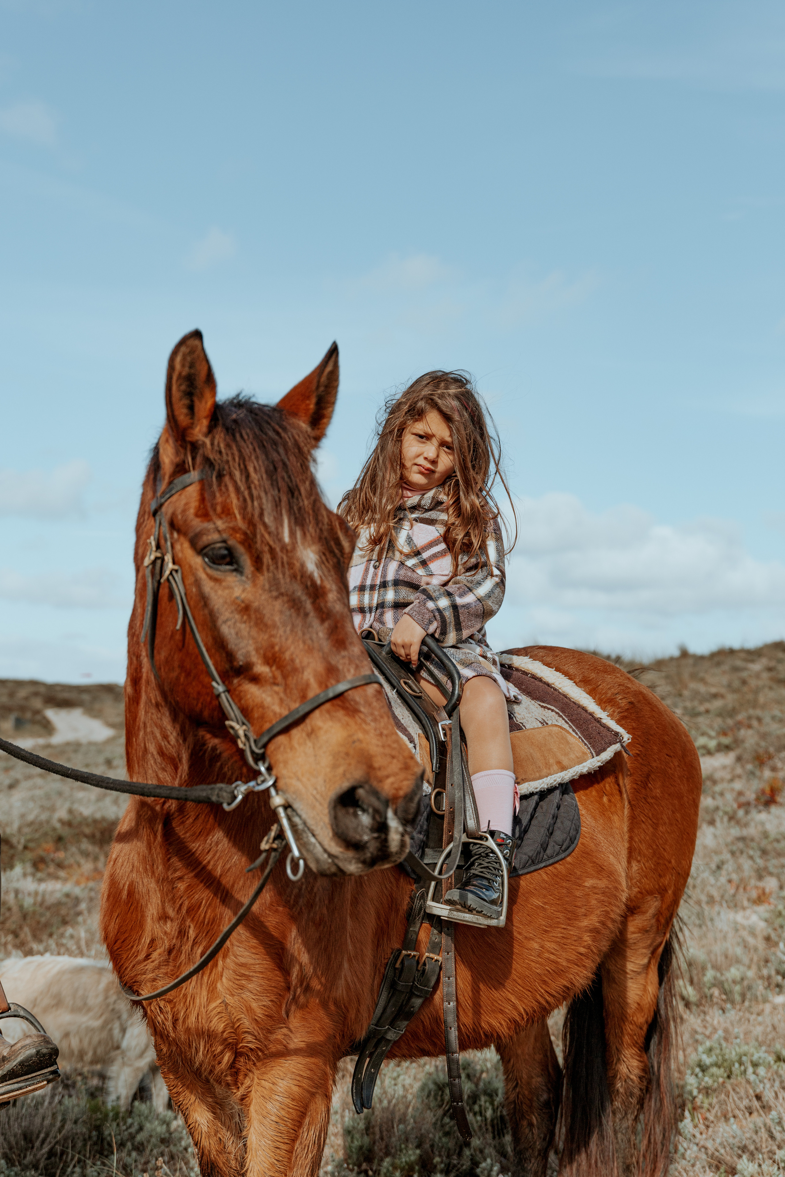 Passeio a cavalo na praia dos Supertubos. Luxury Wedding Photography & Cinematic Films | Portugal & Destination Weddings | Ricardo & Mary Pictures