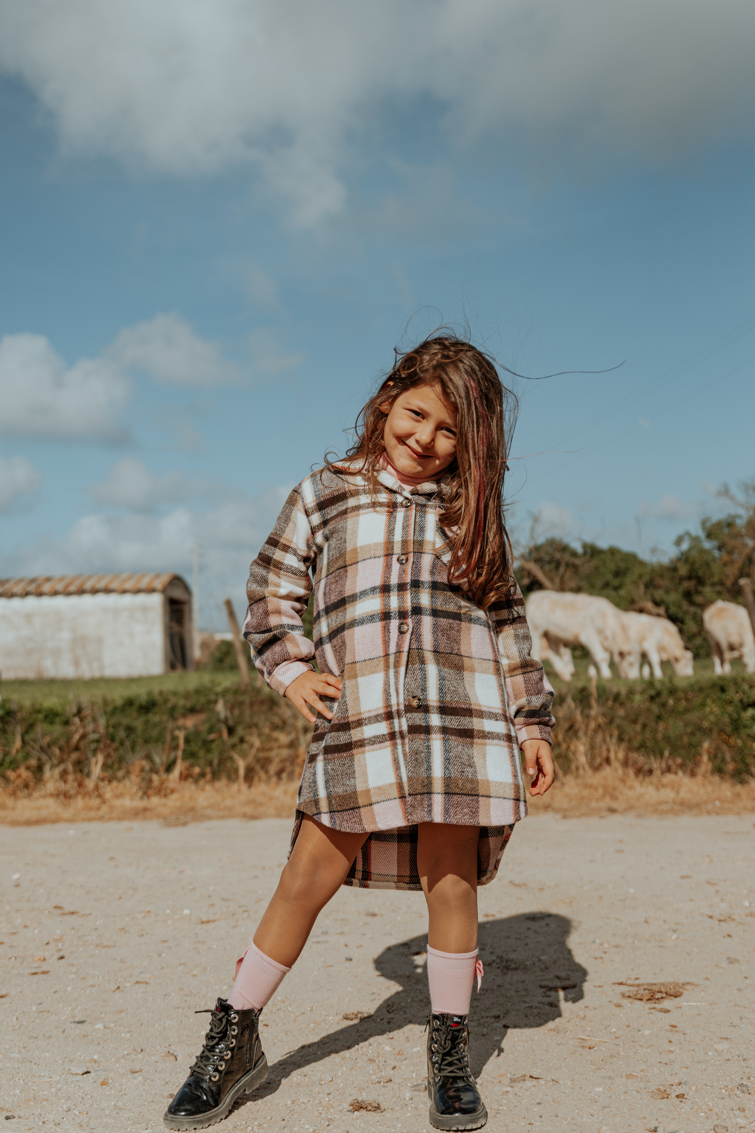 Passeio a cavalo na praia dos Supertubos. Luxury Wedding Photography & Cinematic Films | Portugal & Destination Weddings | Ricardo & Mary Pictures