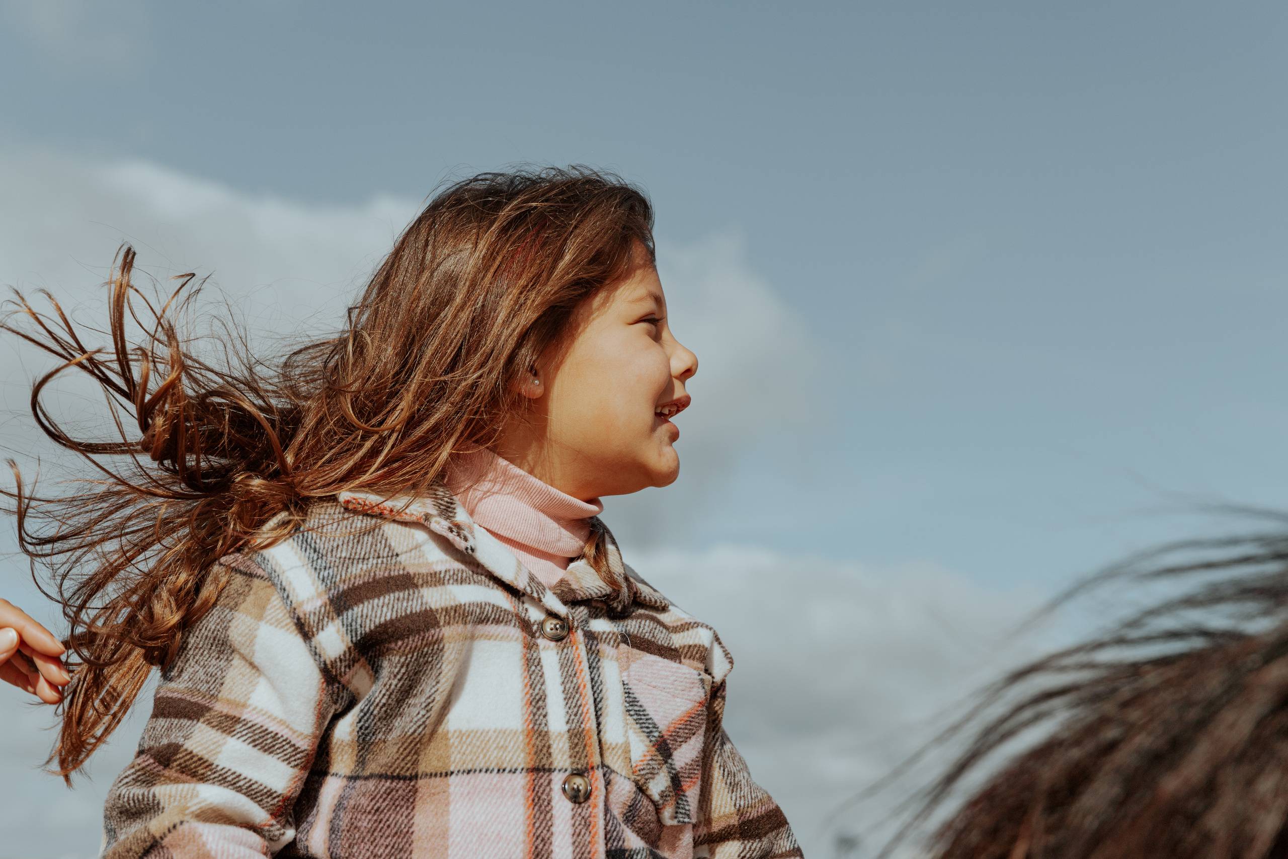 Passeio a cavalo na praia dos Supertubos. Luxury Wedding Photography & Cinematic Films | Portugal & Destination Weddings | Ricardo & Mary Pictures