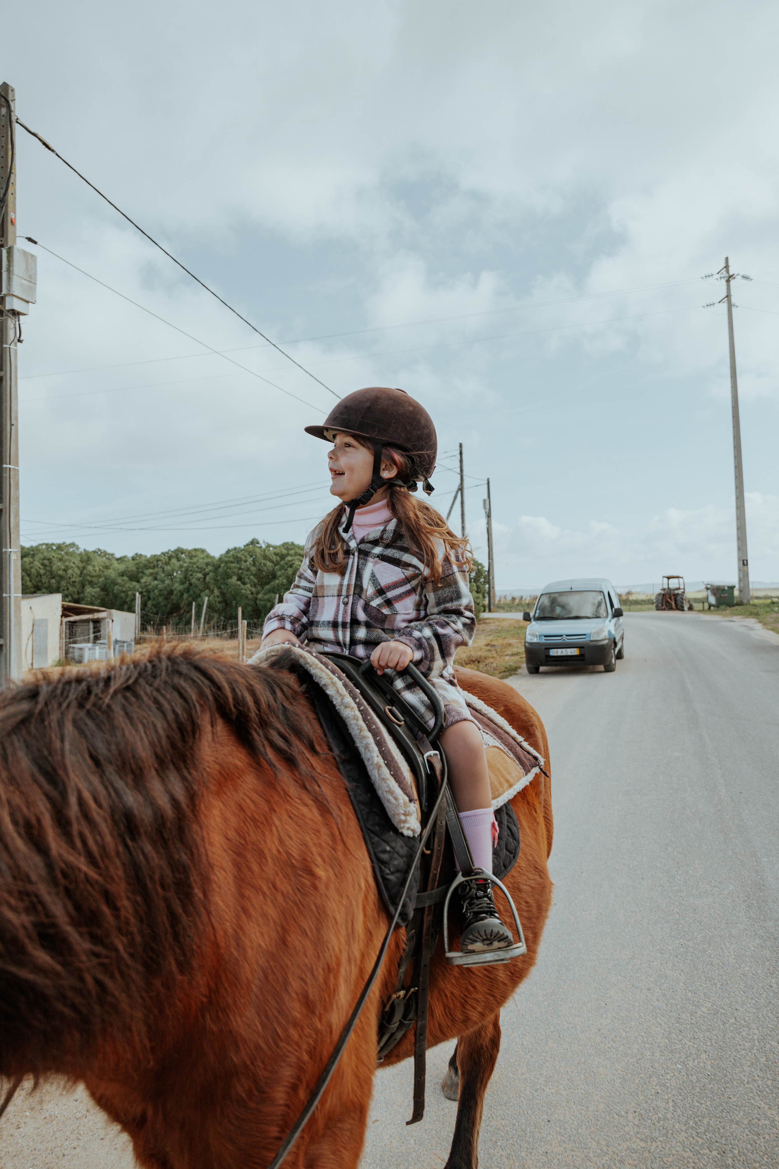 Passeio a cavalo na praia dos Supertubos. Luxury Wedding Photography & Cinematic Films | Portugal & Destination Weddings | Ricardo & Mary Pictures