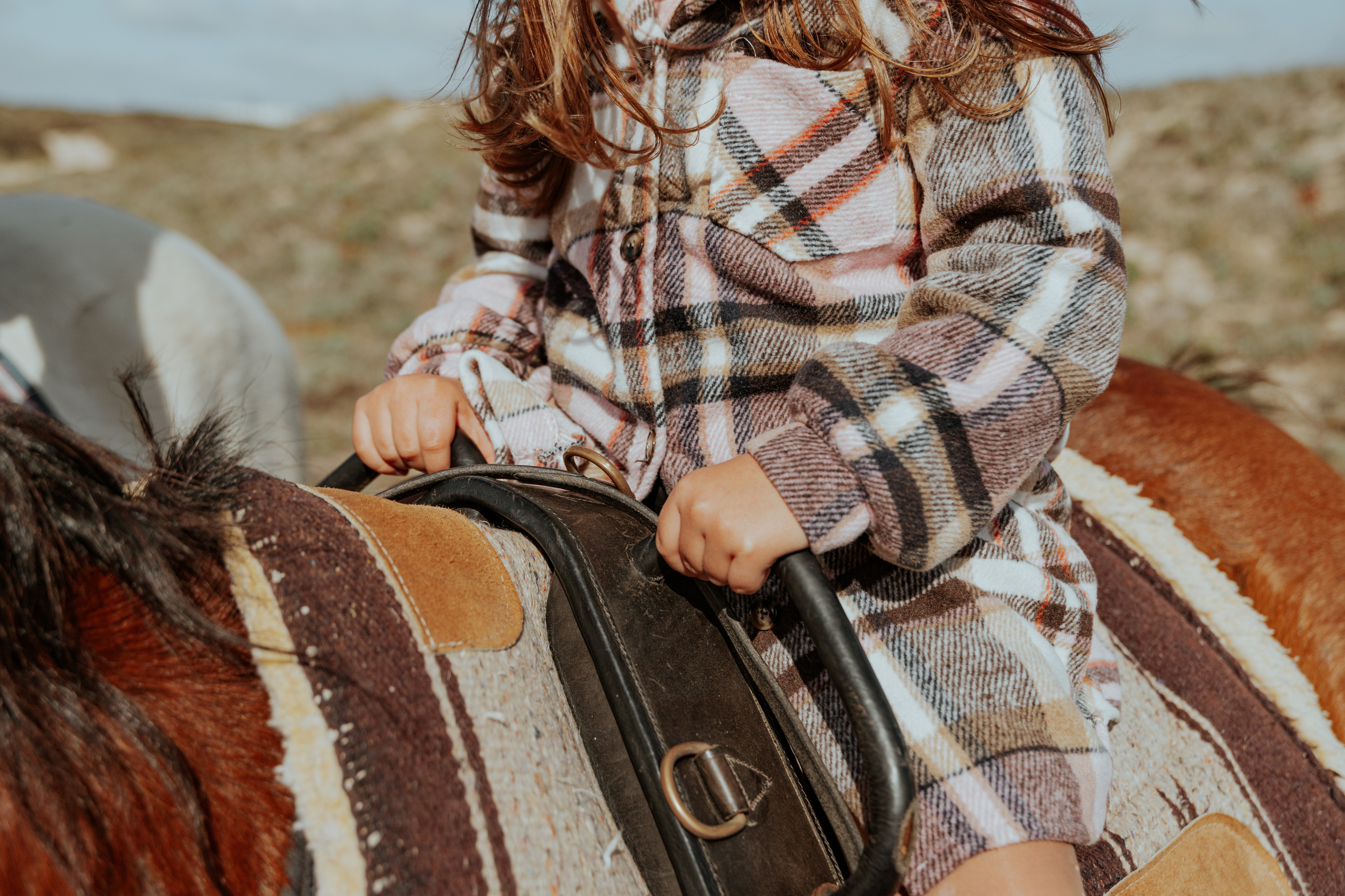 Passeio a cavalo na praia dos Supertubos. Luxury Wedding Photography & Cinematic Films | Portugal & Destination Weddings | Ricardo & Mary Pictures