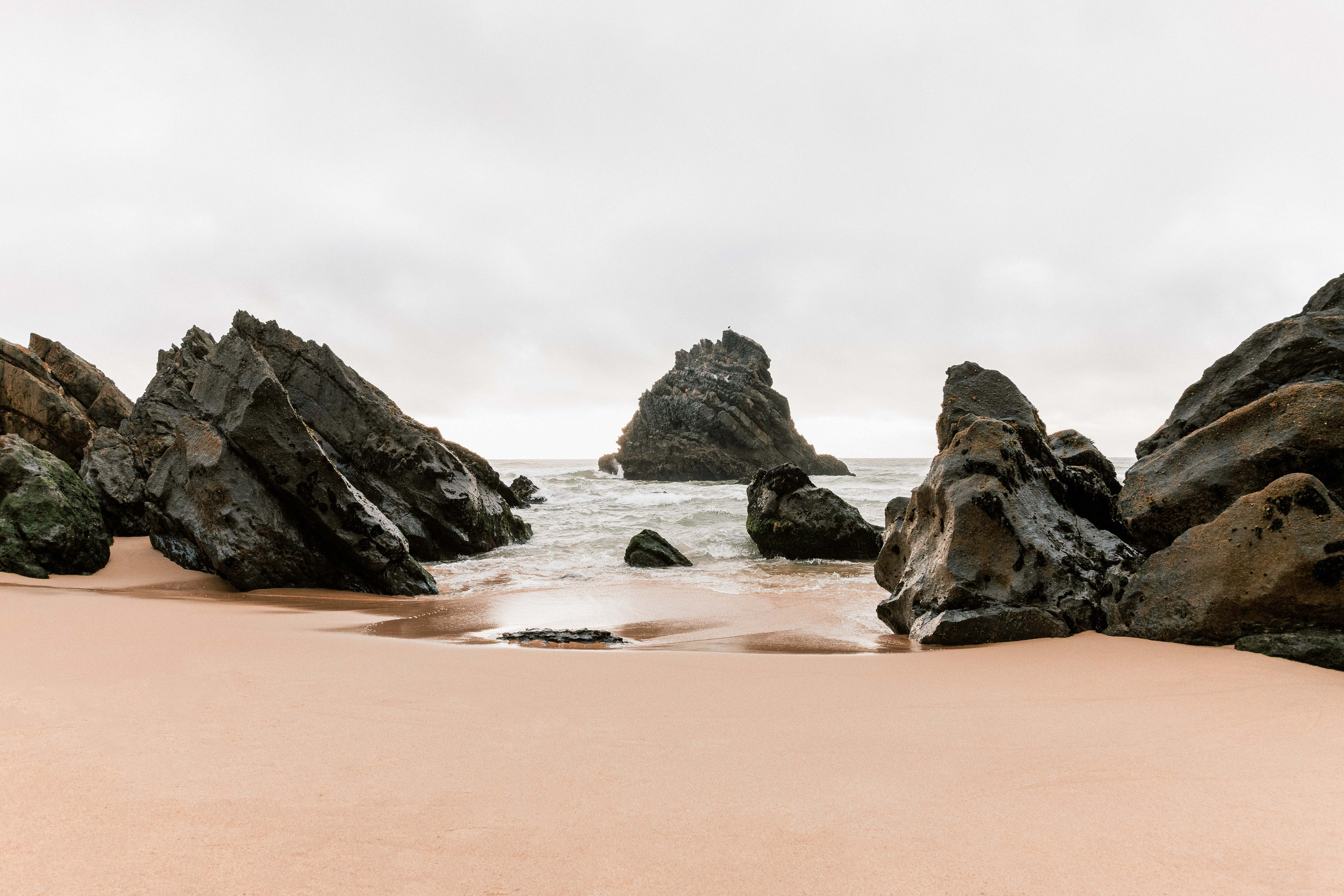 Sessão Maternidade em Praia da Adraga. Luxury Wedding Photography & Cinematic Films | Portugal & Destination Weddings | Ricardo & Mary Pictures