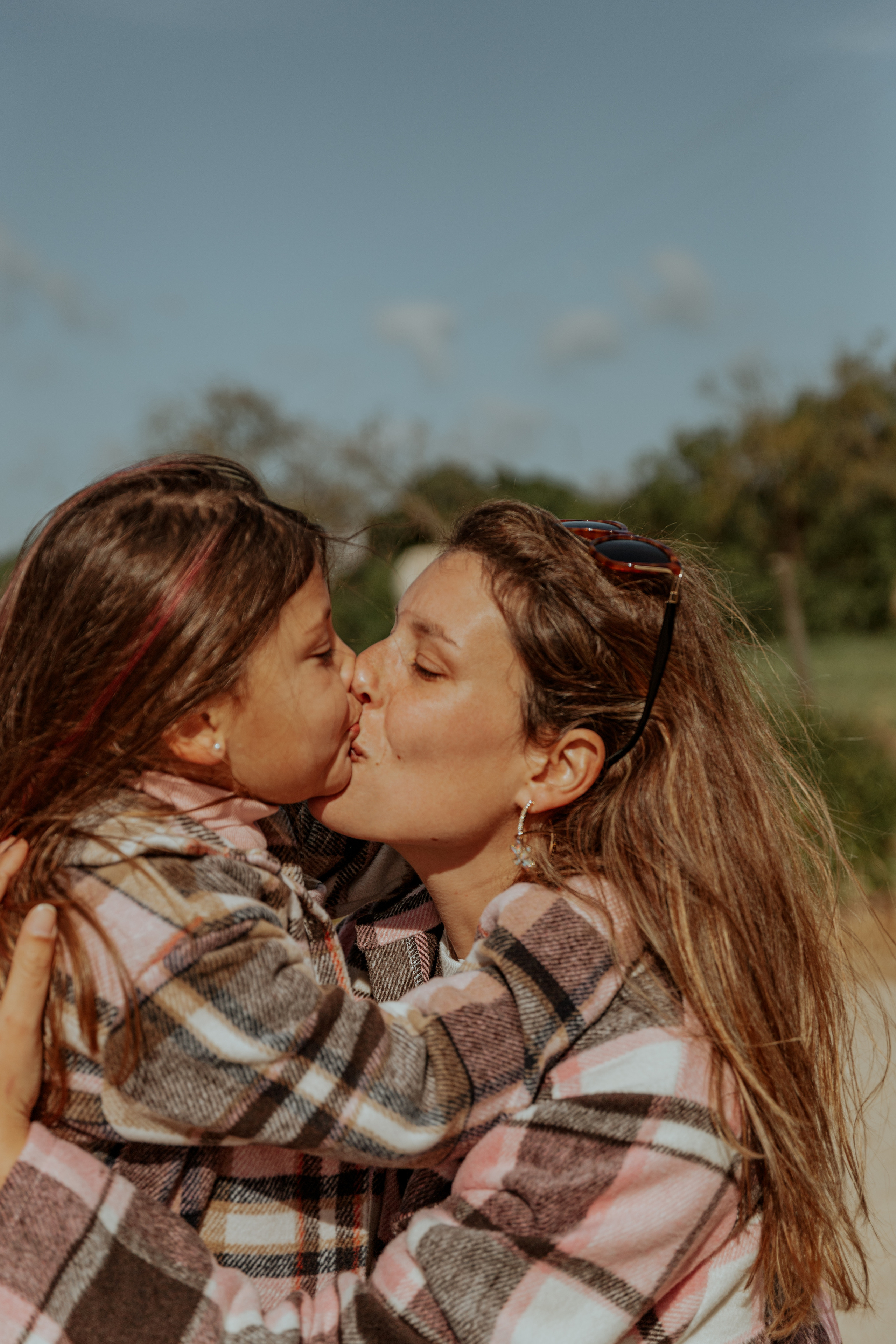Passeio a cavalo na praia dos Supertubos. Luxury Wedding Photography & Cinematic Films | Portugal & Destination Weddings | Ricardo & Mary Pictures