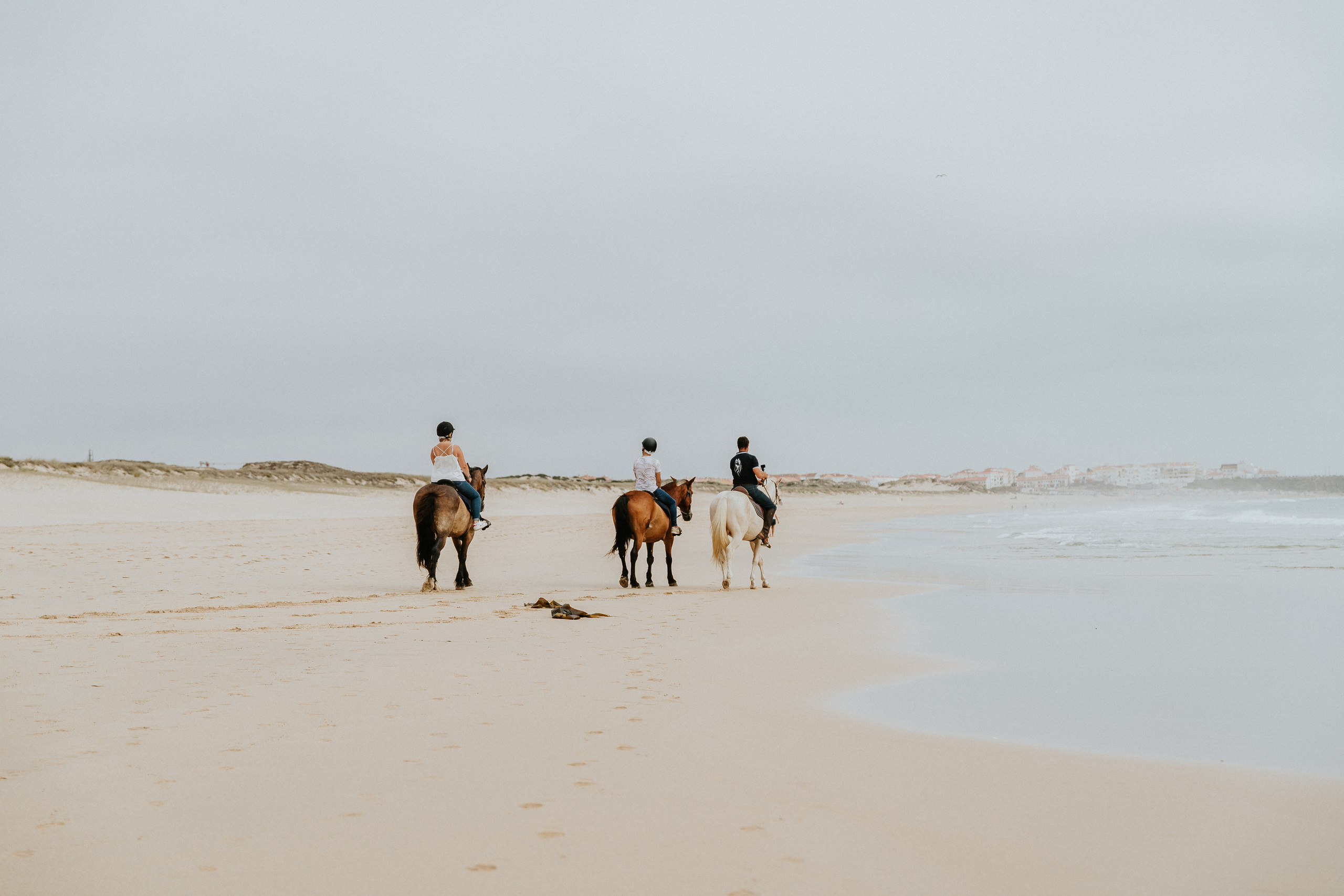 Momento a Dois em Peniche. Luxury Wedding Photography & Cinematic Films | Portugal & Destination Weddings | Ricardo & Mary Pictures